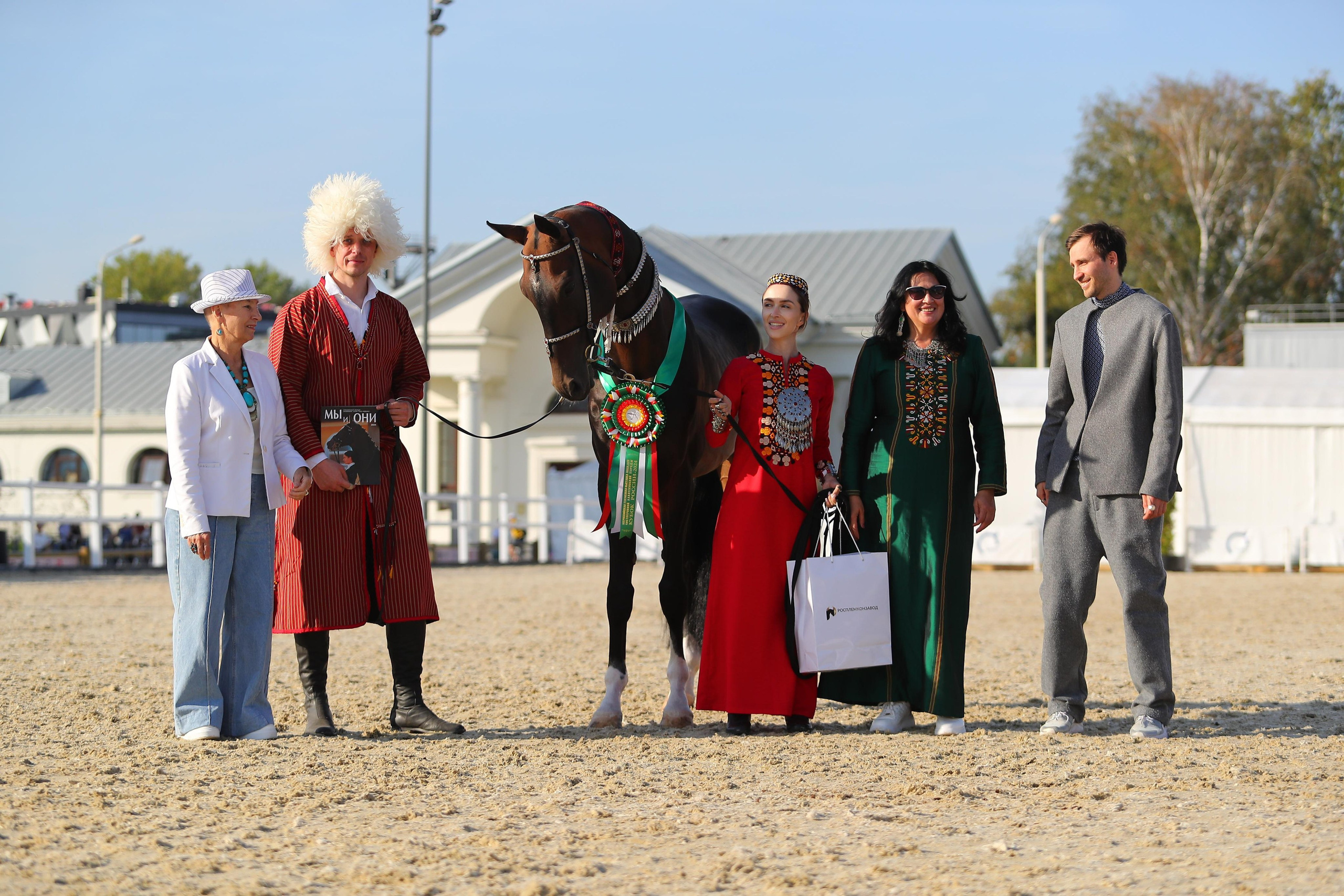 Приз. Продажа ахалтекинских и полукровных лошадей