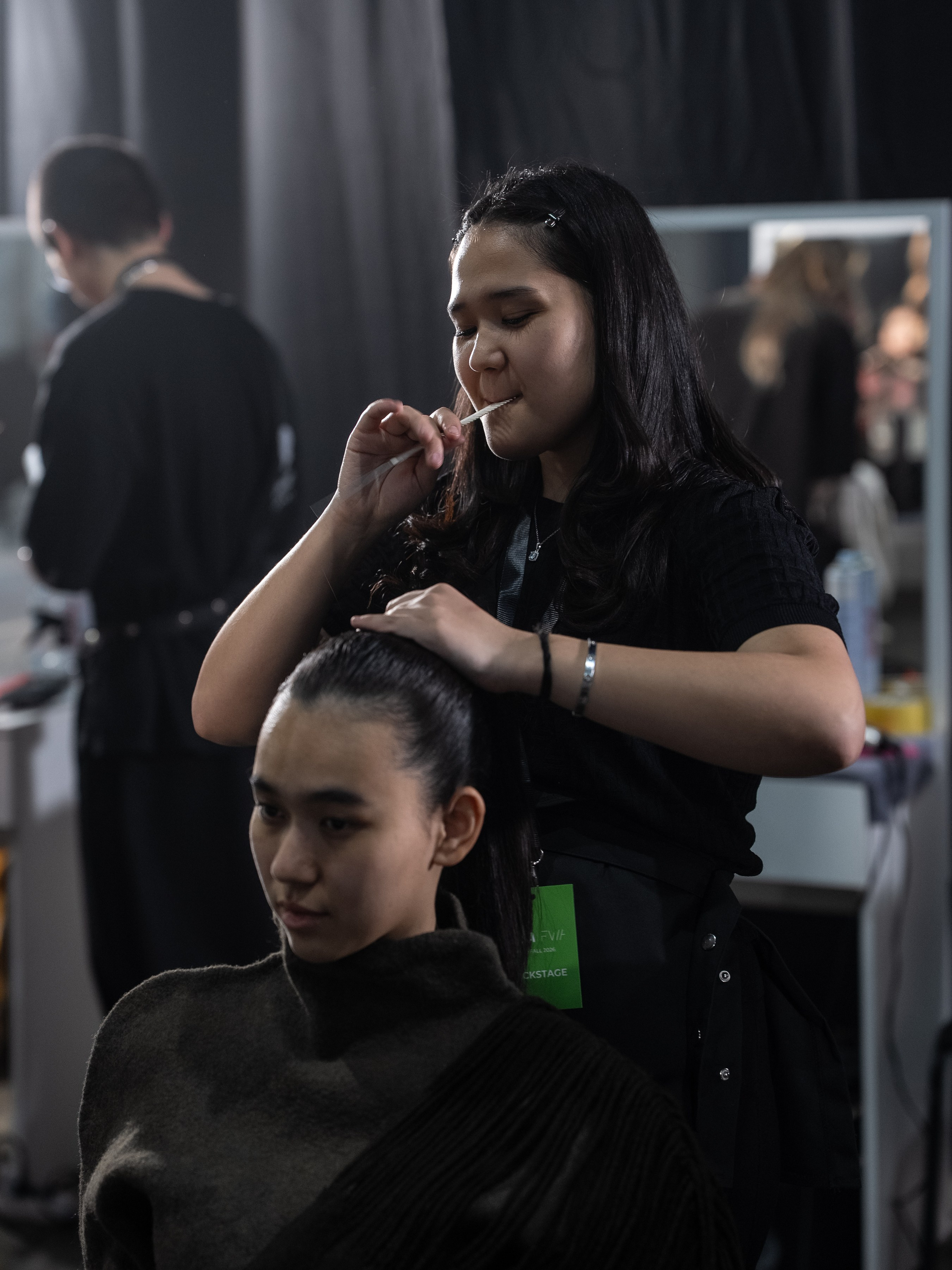 Visa Fashion Week Pre-Fall 2026 April BackStage Day 1. Сайт Алматинского НЮ АРТ, будуар и фэшн фотографа Дениса Карпенко