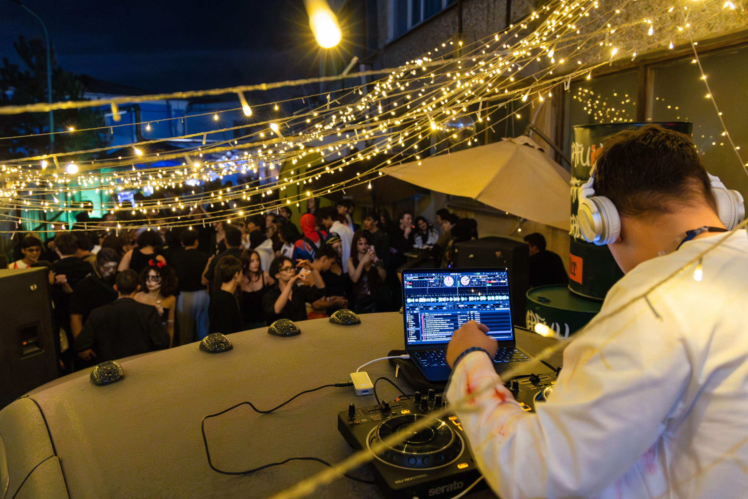 ВЫШКА WAVE — HALLOWEEN. Портретный фотограф в Алматы