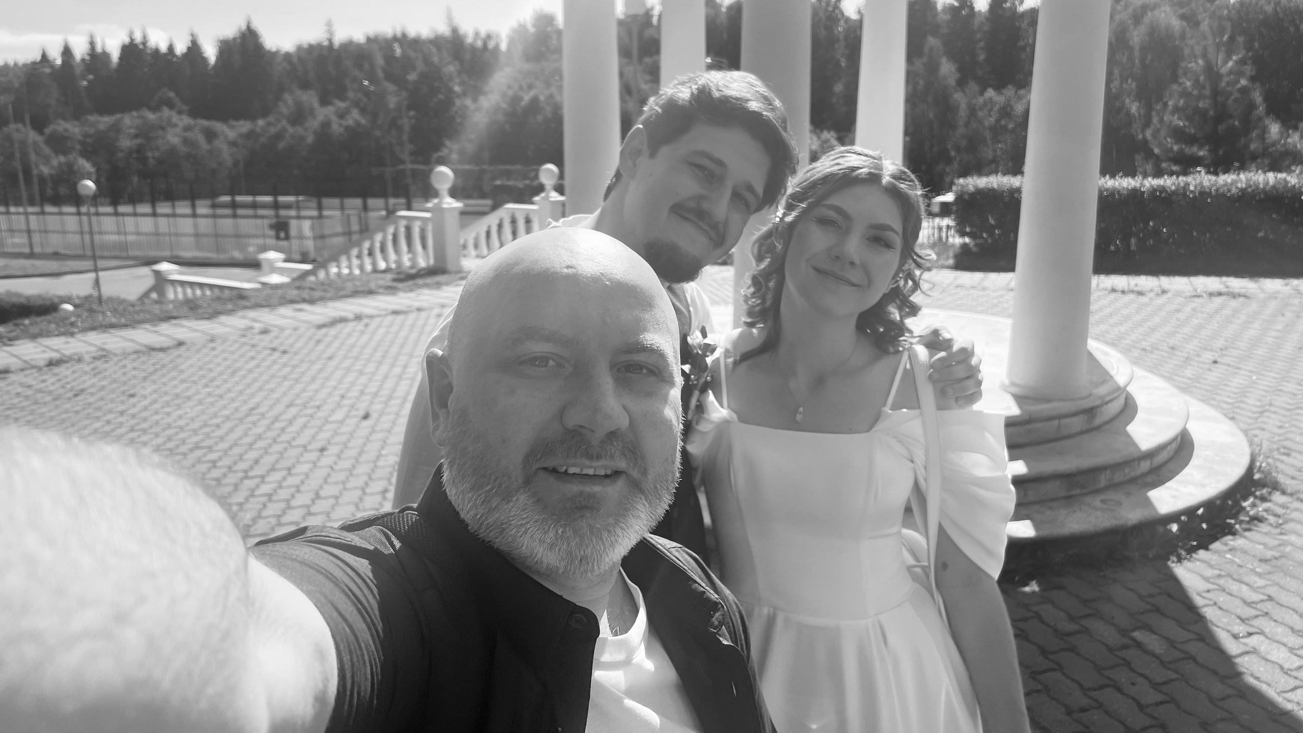Фотограф в кадре — на протяжении уже 10 лет, по традиции делаю обязательно фото с молодыми!. Свадебный фотограф Александр Абрамов в Москве и Зеленограде