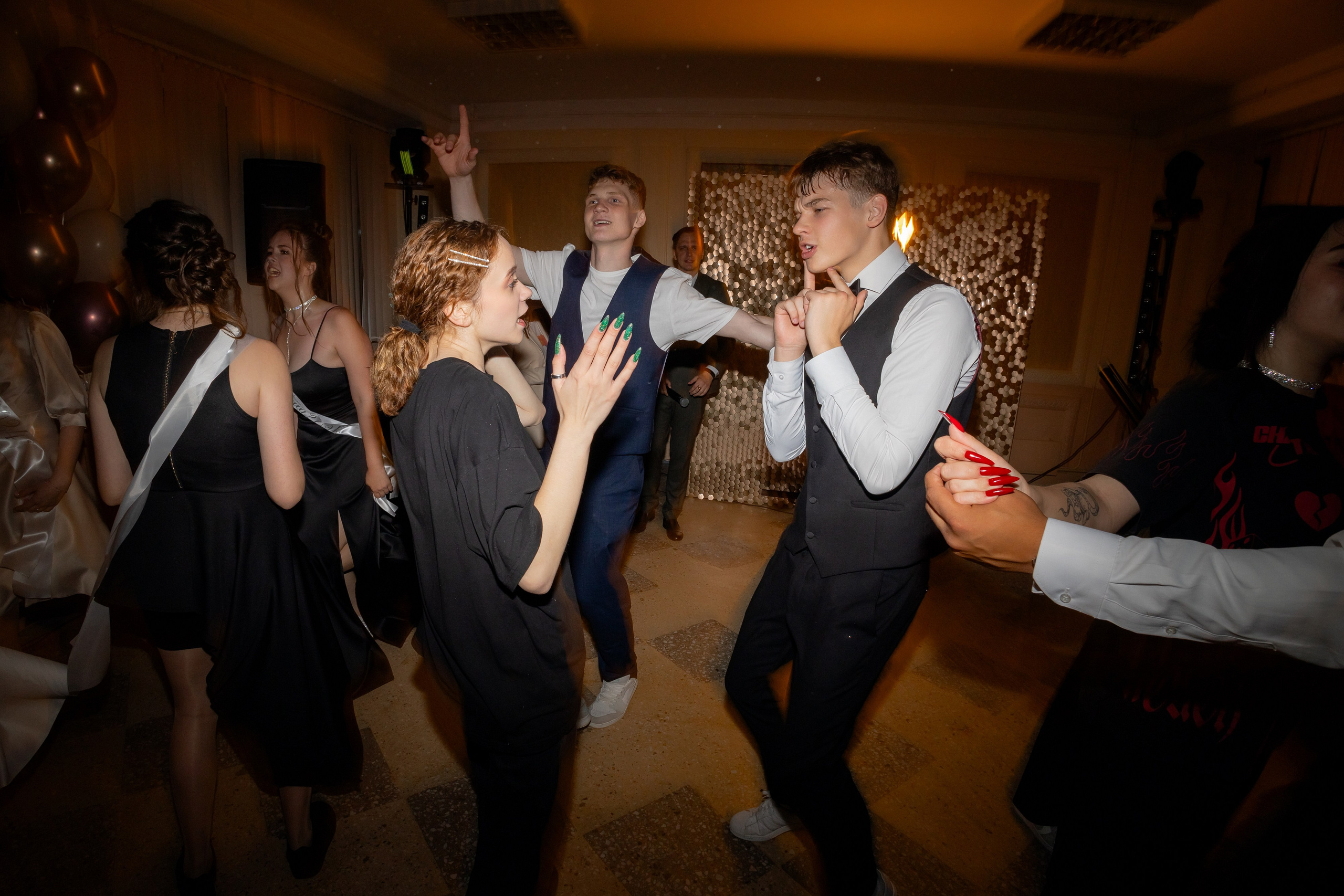 Школьный выпускной 2024 год в Соколе (Минск). Свадебный фотограф в Минске/Беларуси Сергей Спиридонов