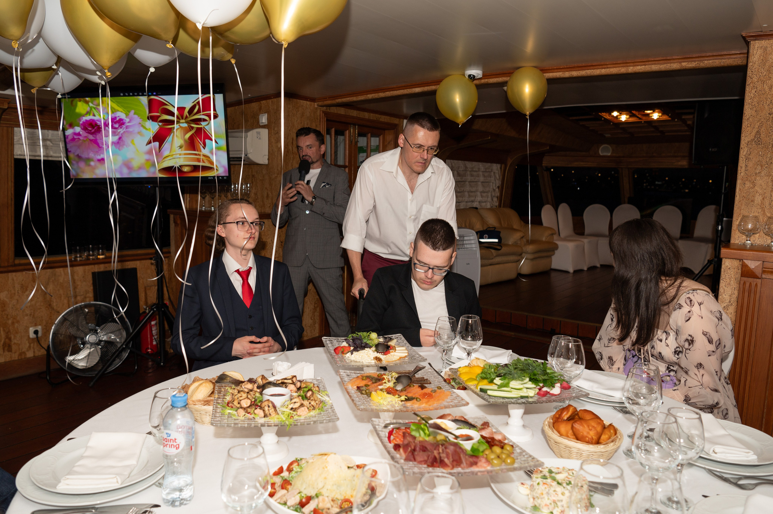 Выпускной вечер 11 класс на теплоходе. Детский и семейный фотограф г. Москва Оксана Катаджи