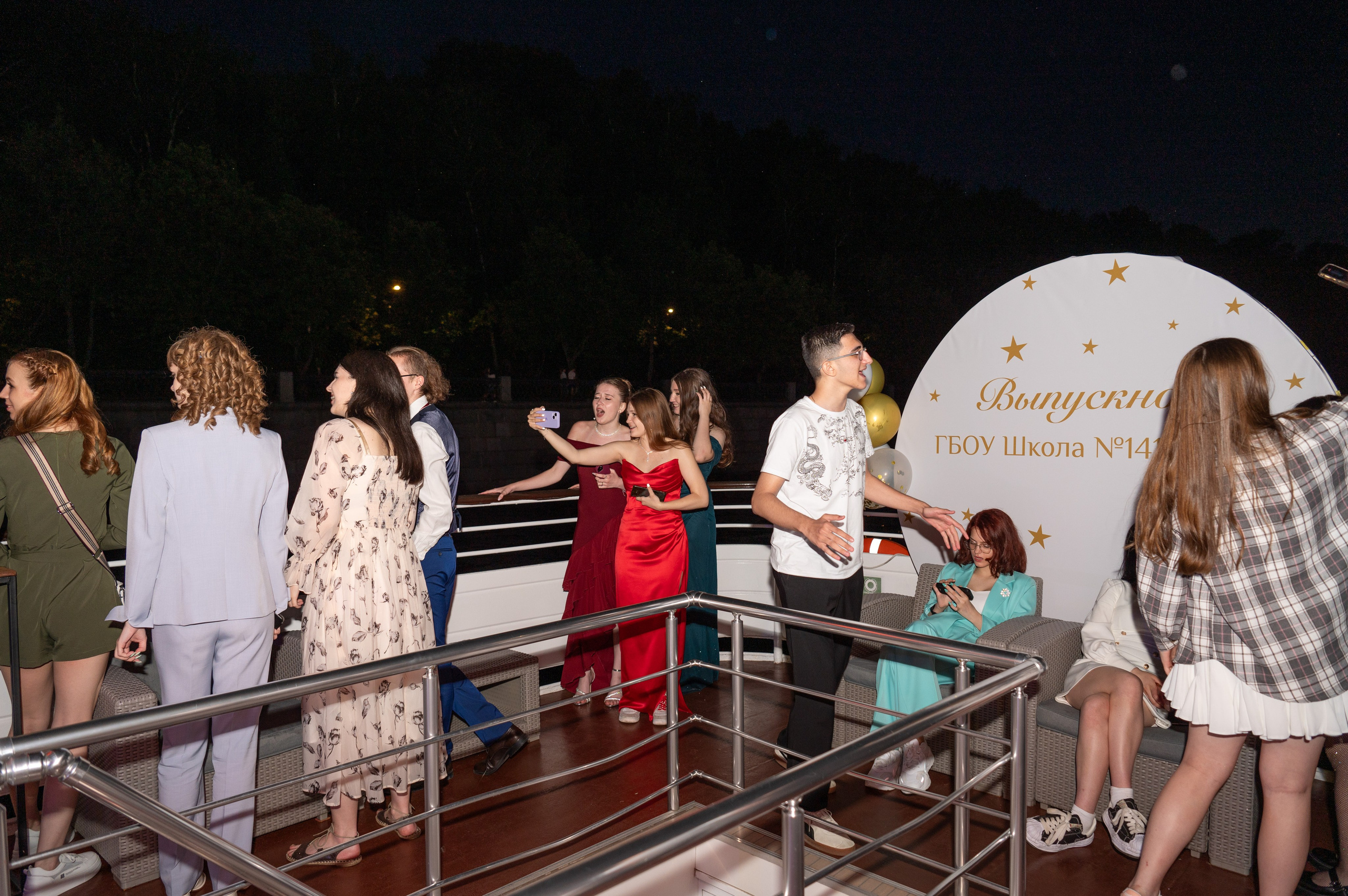 Выпускной вечер 11 класс на теплоходе. Детский и семейный фотограф г. Москва Оксана Катаджи