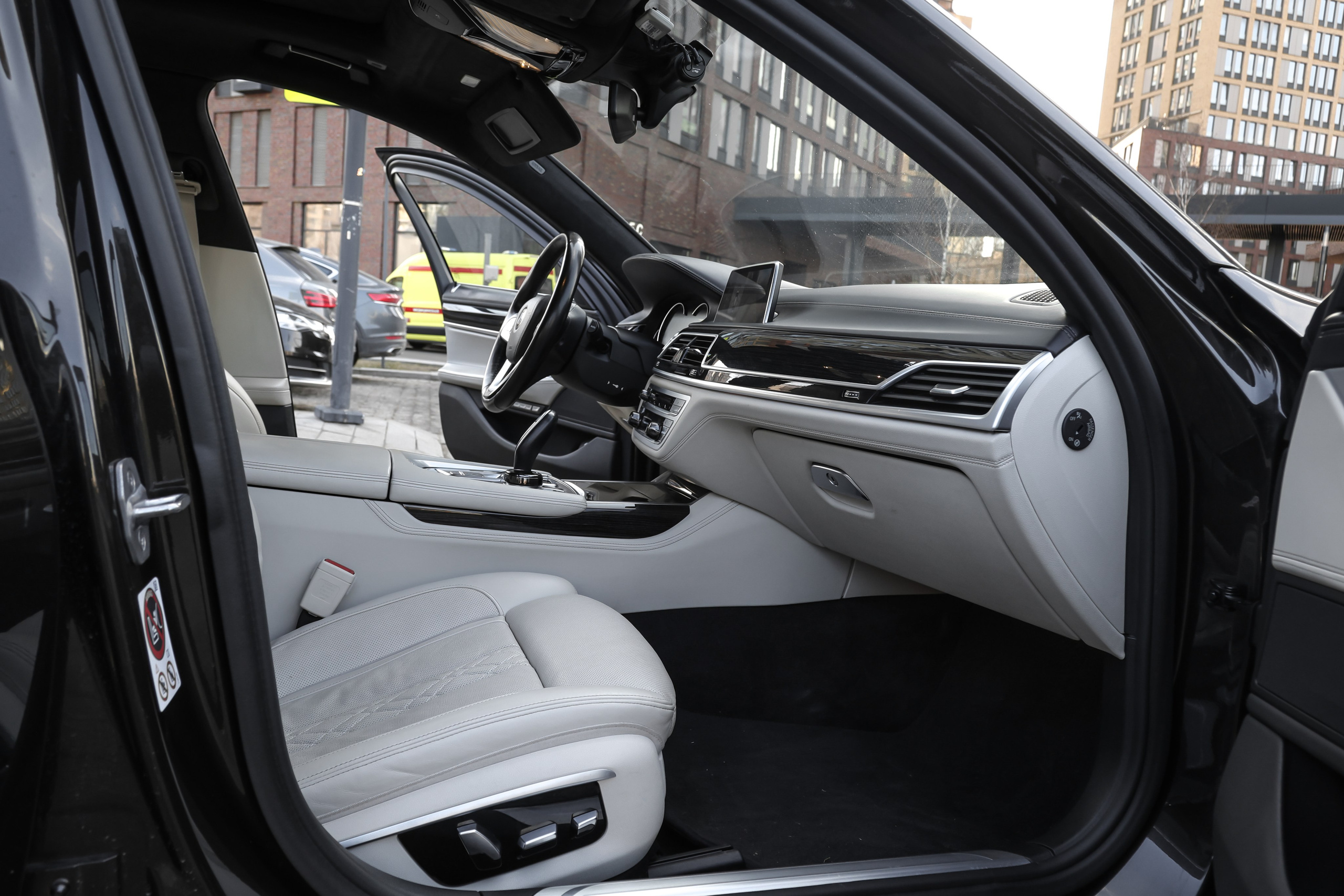 2017 BMW 750 Ld XDrive. Mixturecaptures