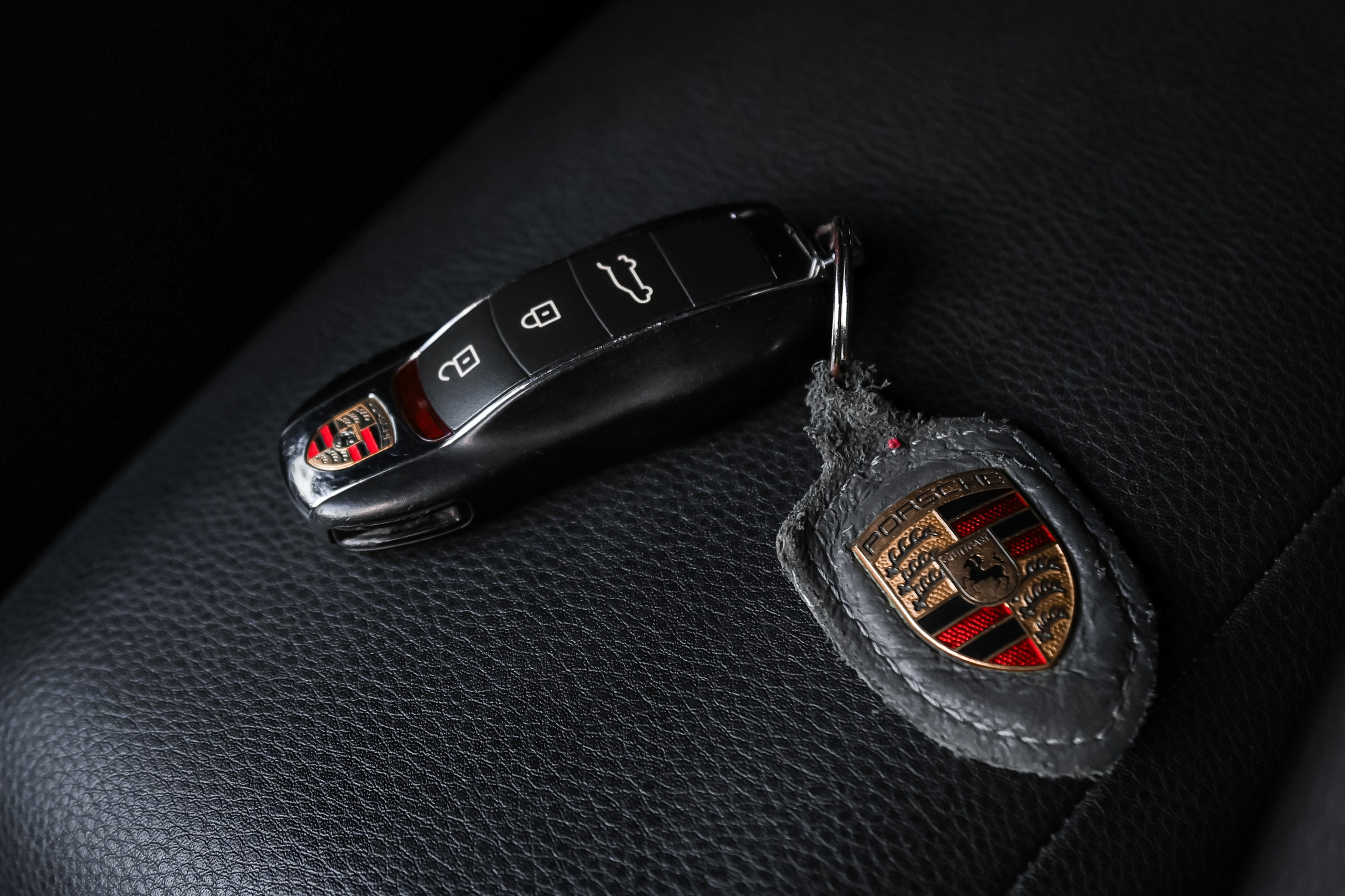 2020 PORSCHE MACAN. Mixturecaptures