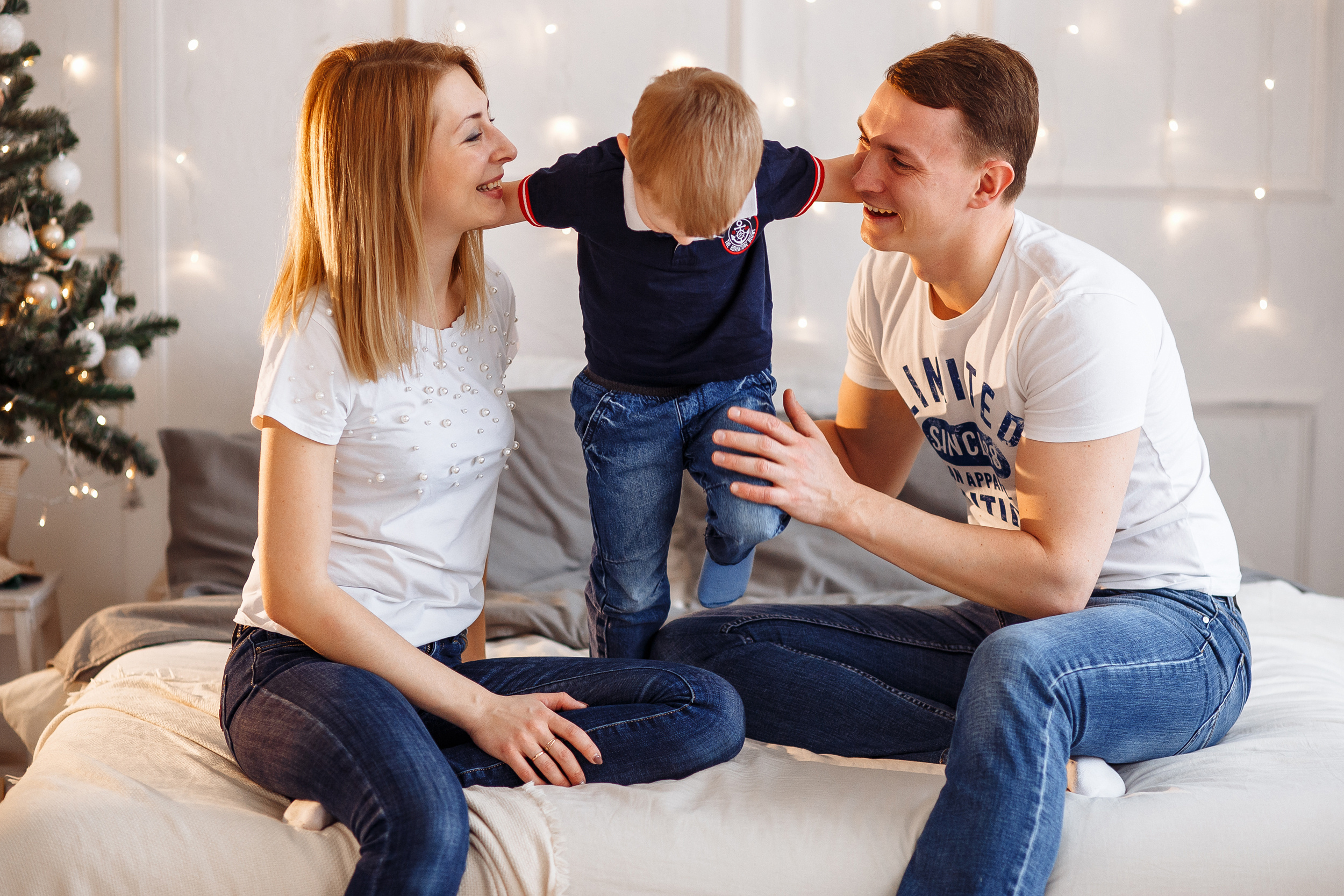 Непоседа Дима и его родители. Свадебный и семейный фотограф в Твери, Москве, Санкт-Петербурге