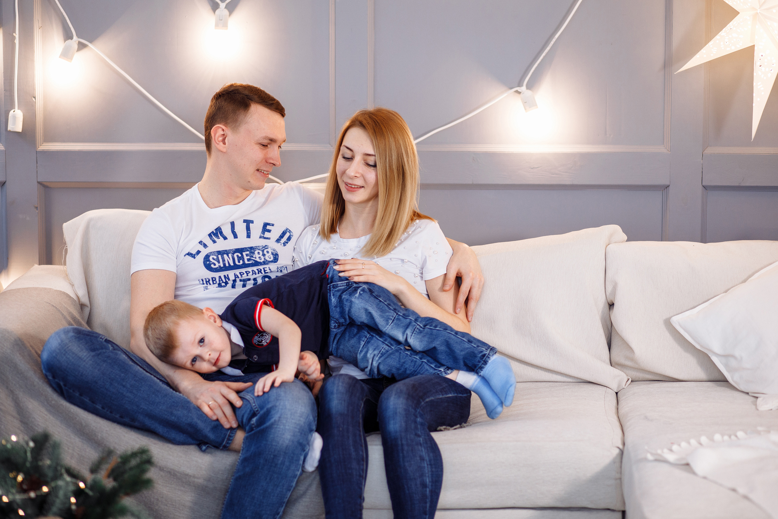 Непоседа Дима и его родители. Свадебный и семейный фотограф в Твери, Москве, Санкт-Петербурге