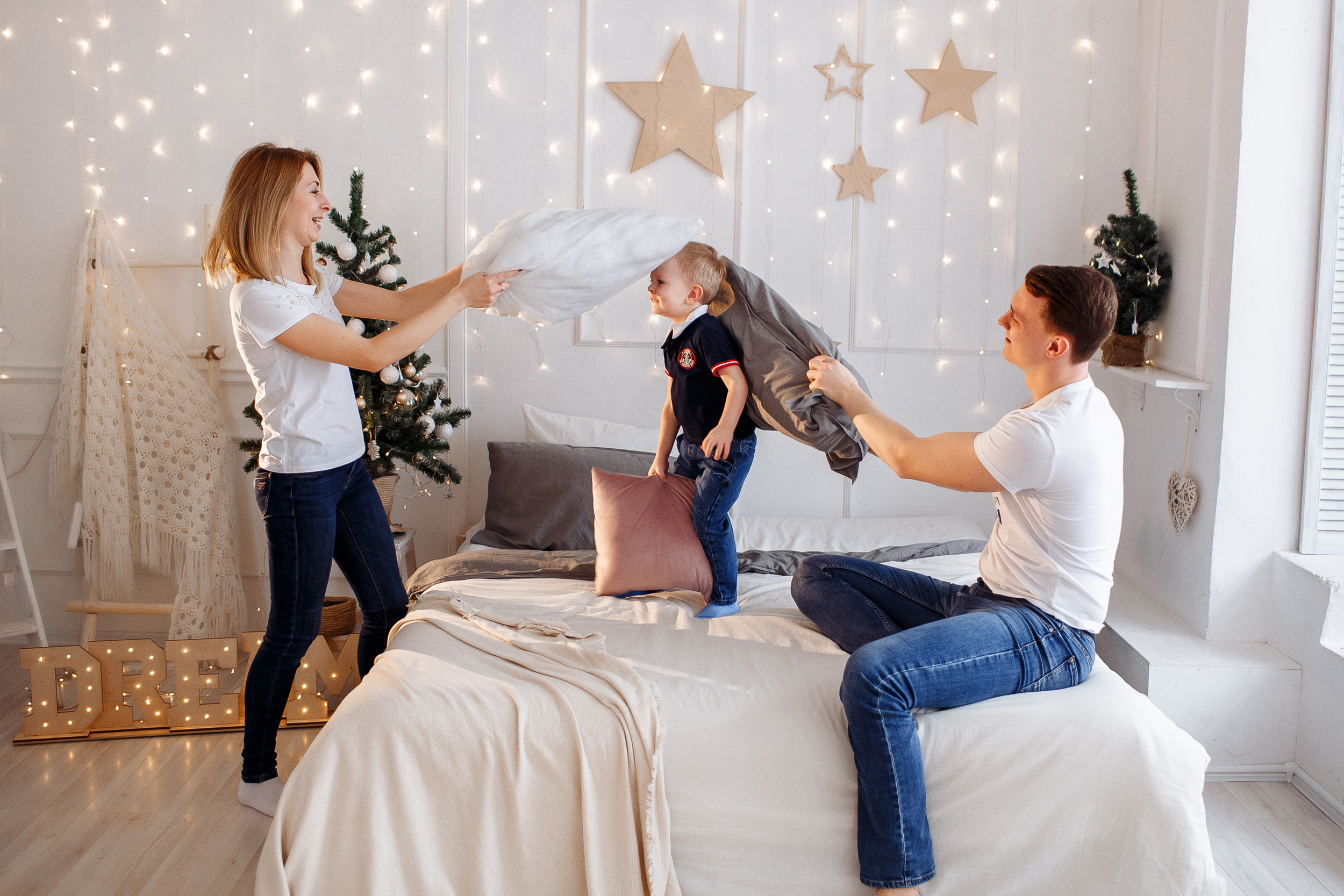 Непоседа Дима и его родители. Свадебный и семейный фотограф в Твери, Москве, Санкт-Петербурге