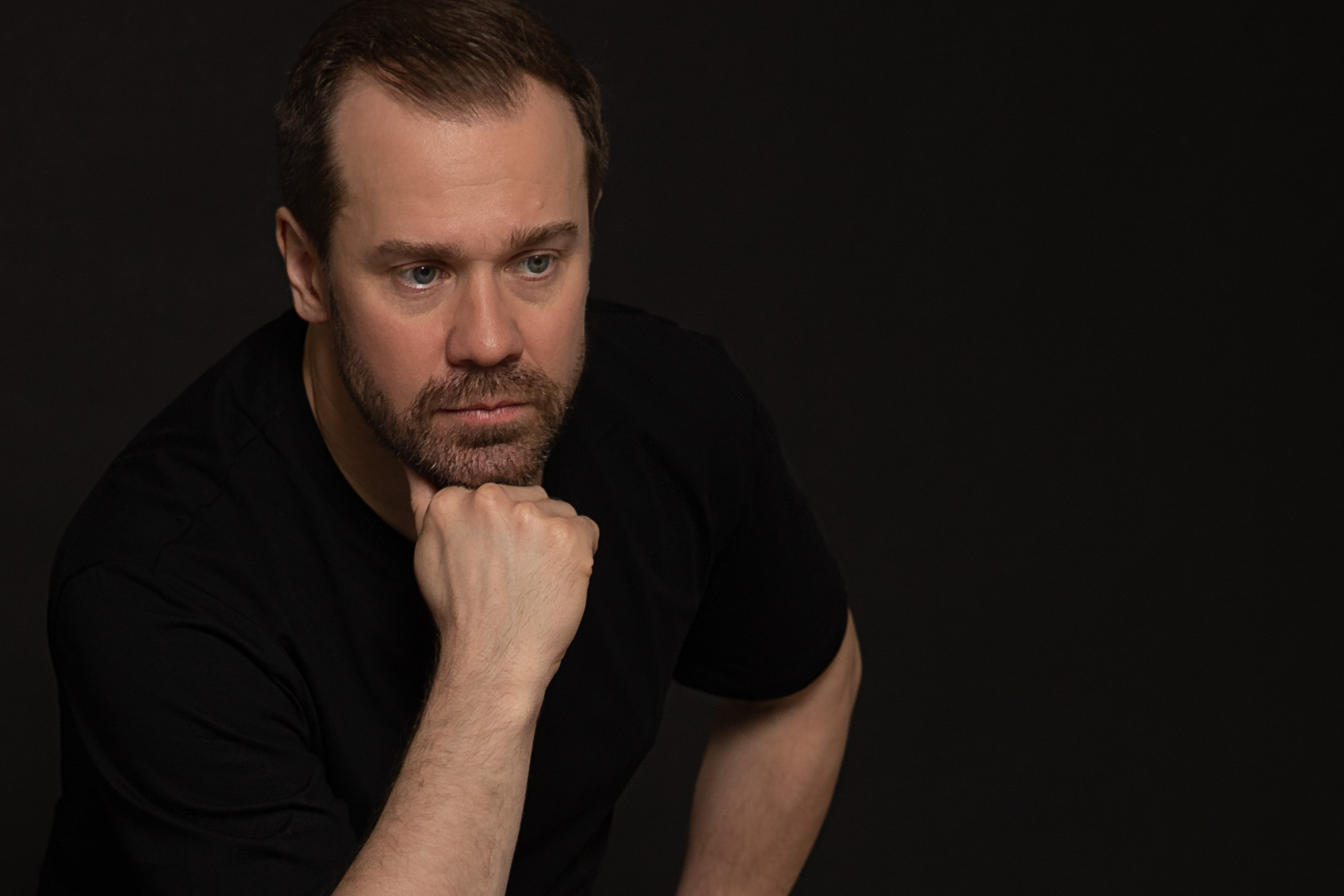 Актёрское портфолио. ФОТОГРАФ РАДОСТИ Фотосессия в студии СПб. Портретный фотограф — Юрий Торлопов