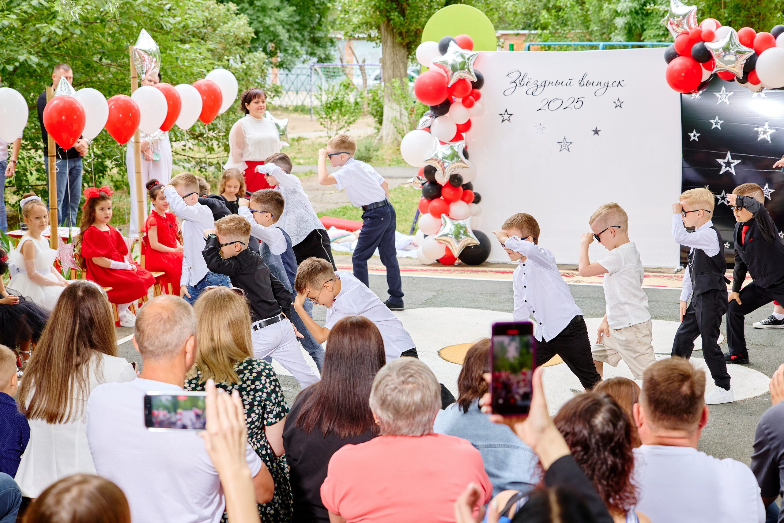 Выпускной 45 сад. Фотограф Выпускные альбомы Таганрог Сергей Коробченко