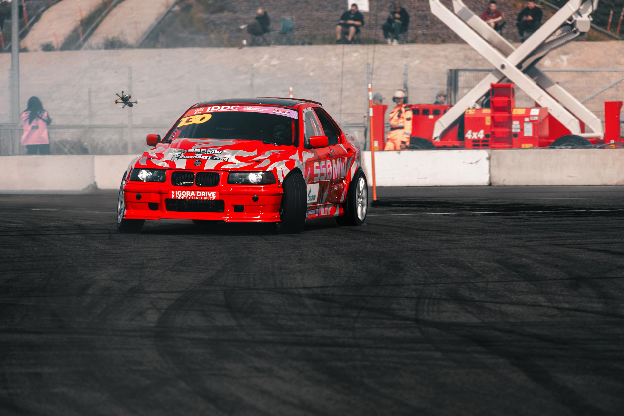 IDDC Этап 2: Бетонный Колизей и блогеры в деле