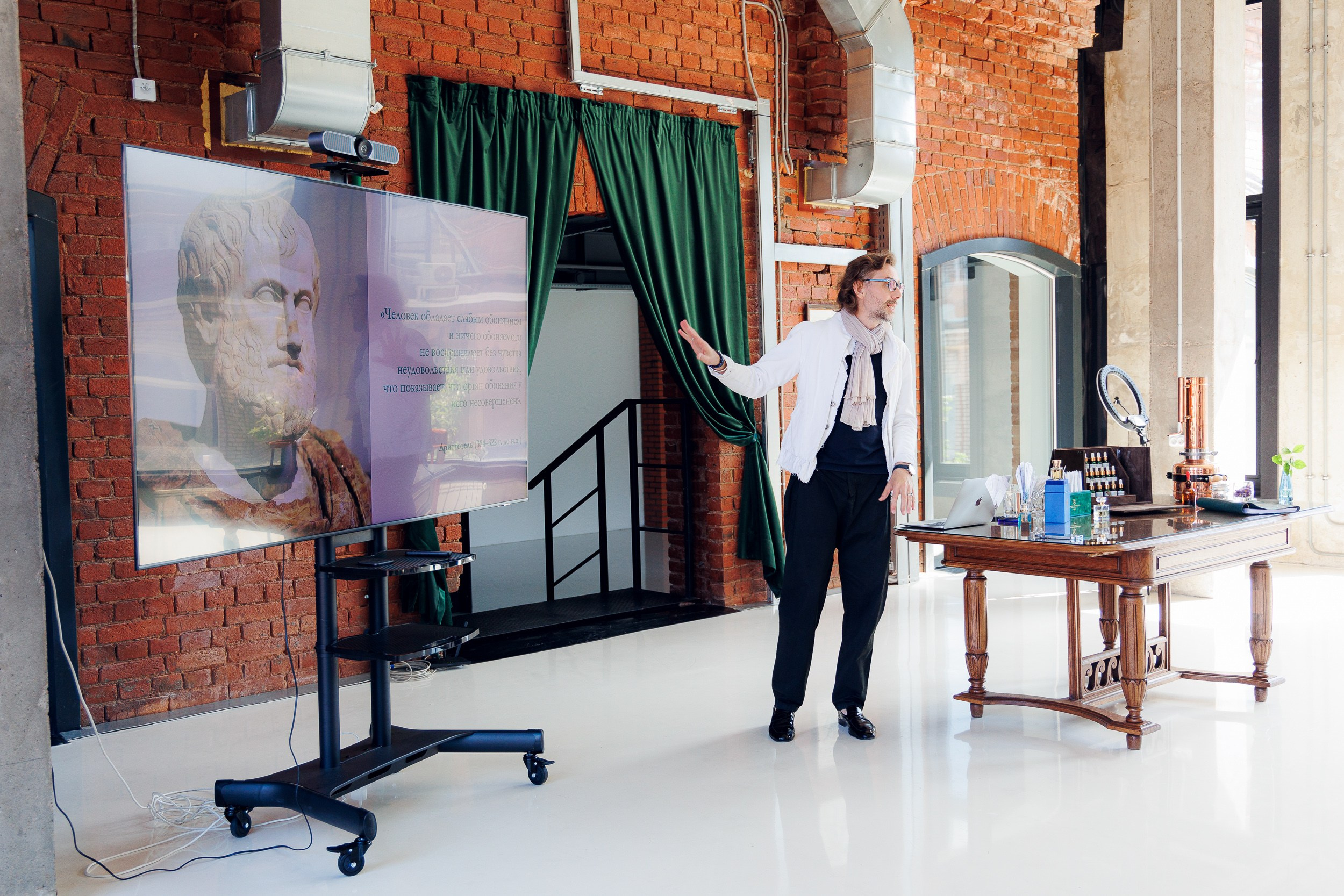 Мастер-класс в Академии парфюмерии Дениса Леонова. Алексей Соколов. Фотограф. Санкт-Петербург