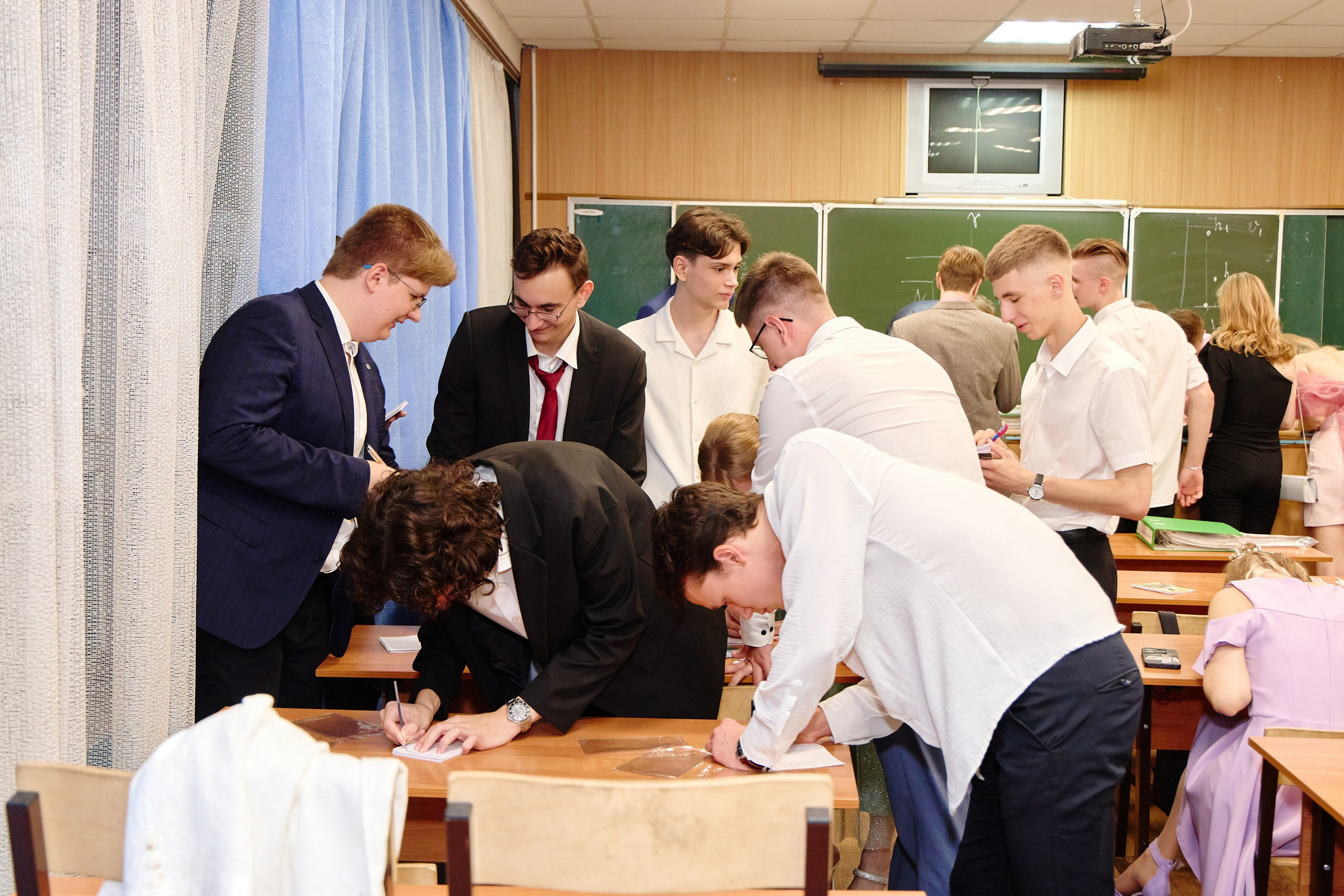 Выпускной 35 Сош. Фотограф Выпускные альбомы Таганрог Сергей Коробченко