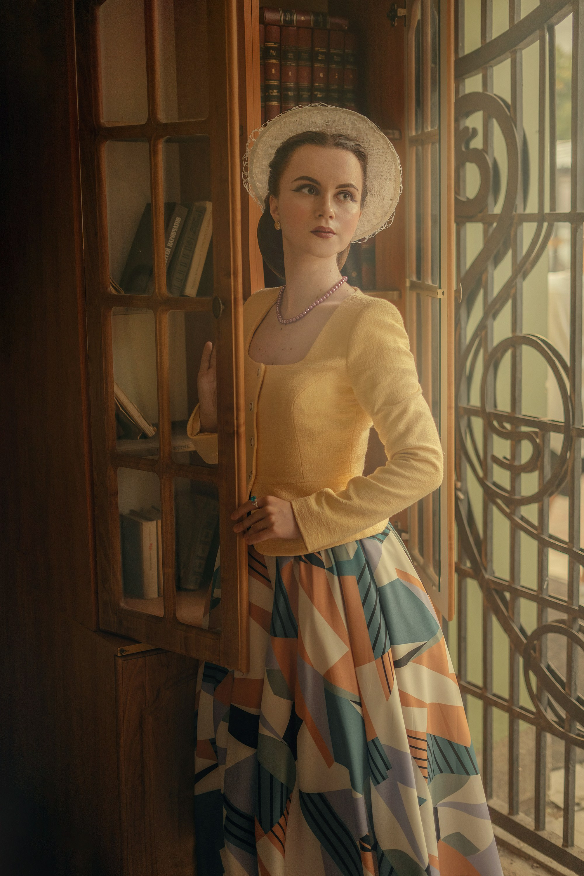 Женский портрет в винтажном стиле. Уличная фотосессия в Хабаровске. Аренда костюмов для съёмки. Хороший фотограф в Хабаровске.