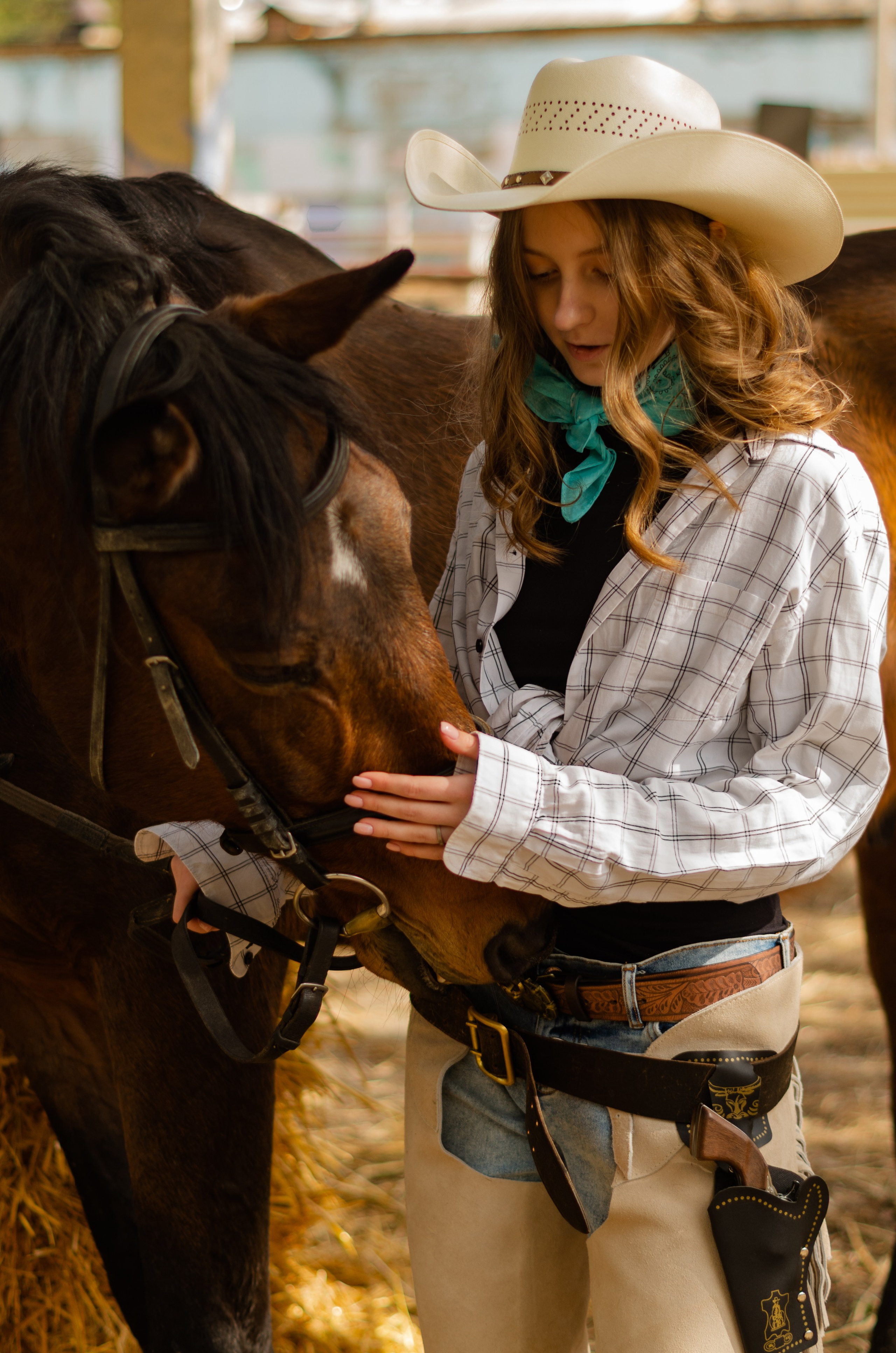 Ковбойская девчонка. Фотограф Марина Доглядная Челябинск фотосессии с лошадьми, мотоциклами