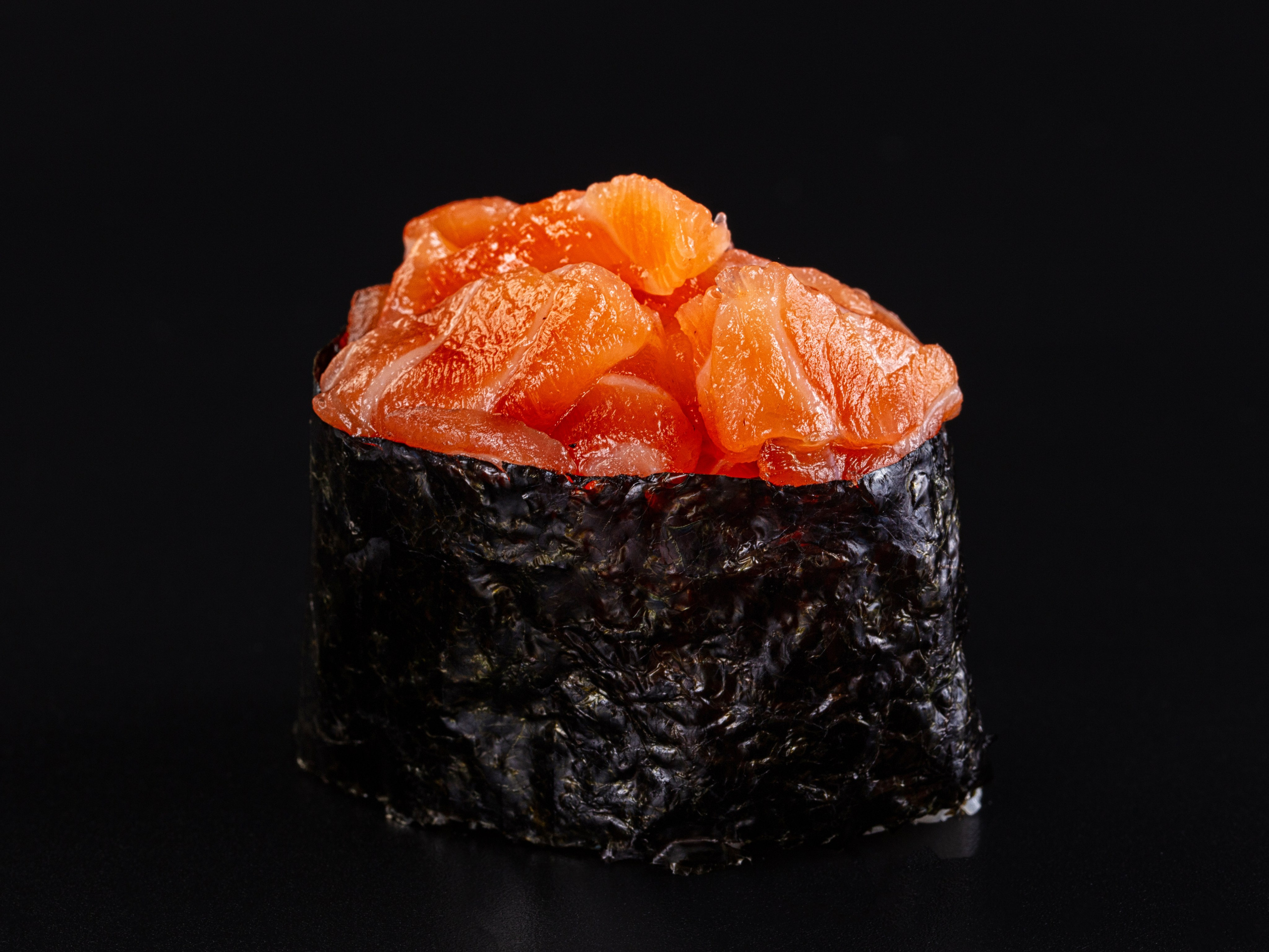 Фотосъемка суши и роллов. Заказ по тел.: +7 (906) 006-90-22. Фуд-фотограф Андрей Старостин — съемка еды в Москве. 9000 руб. в час