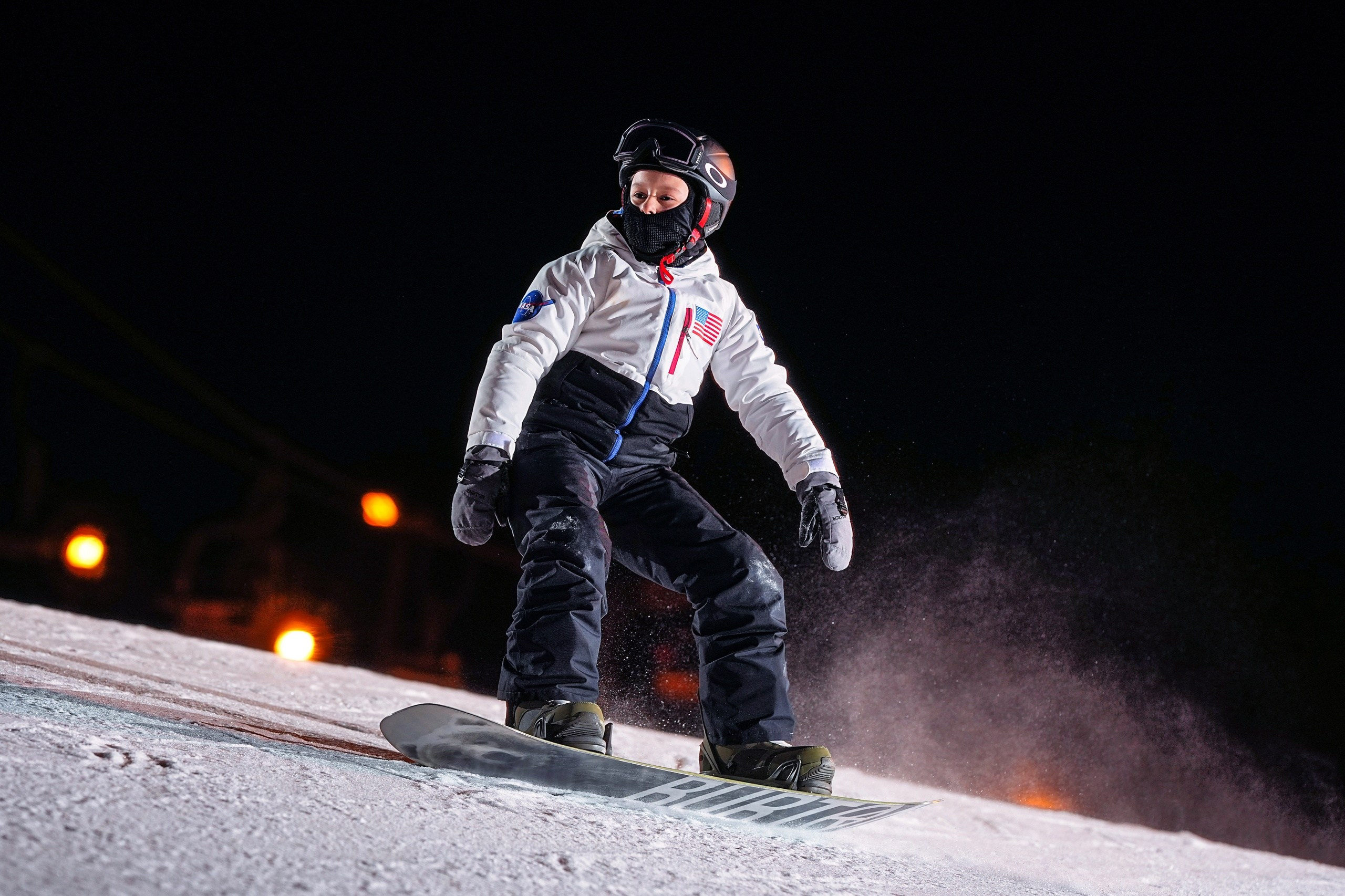 Вечерняя съёмка на склонах с использованием внешних вспышек. Фотограф Студитский Евгений