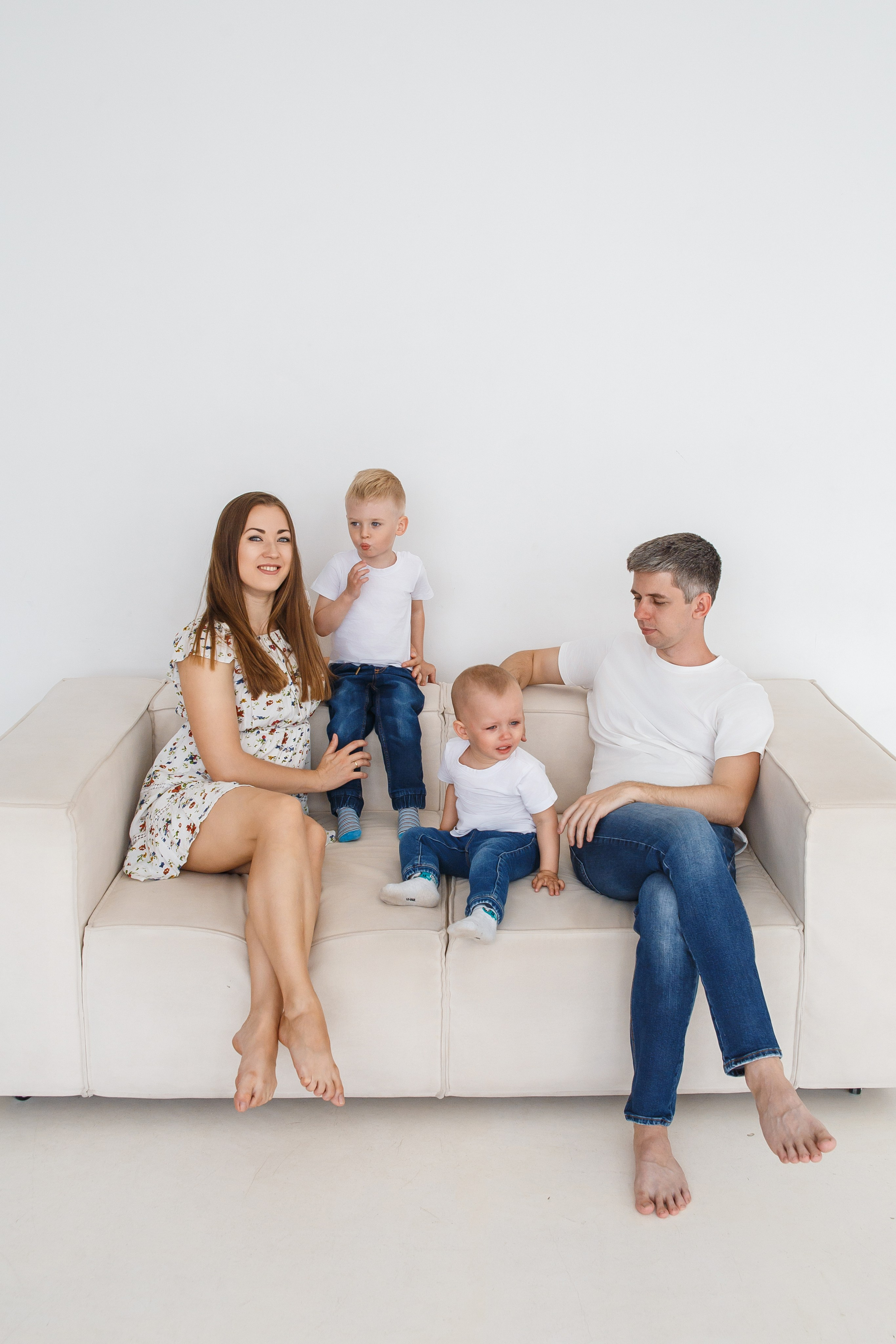 Даня и Лев с родителями. Событийный фотограф Максим Бескоровайновнов