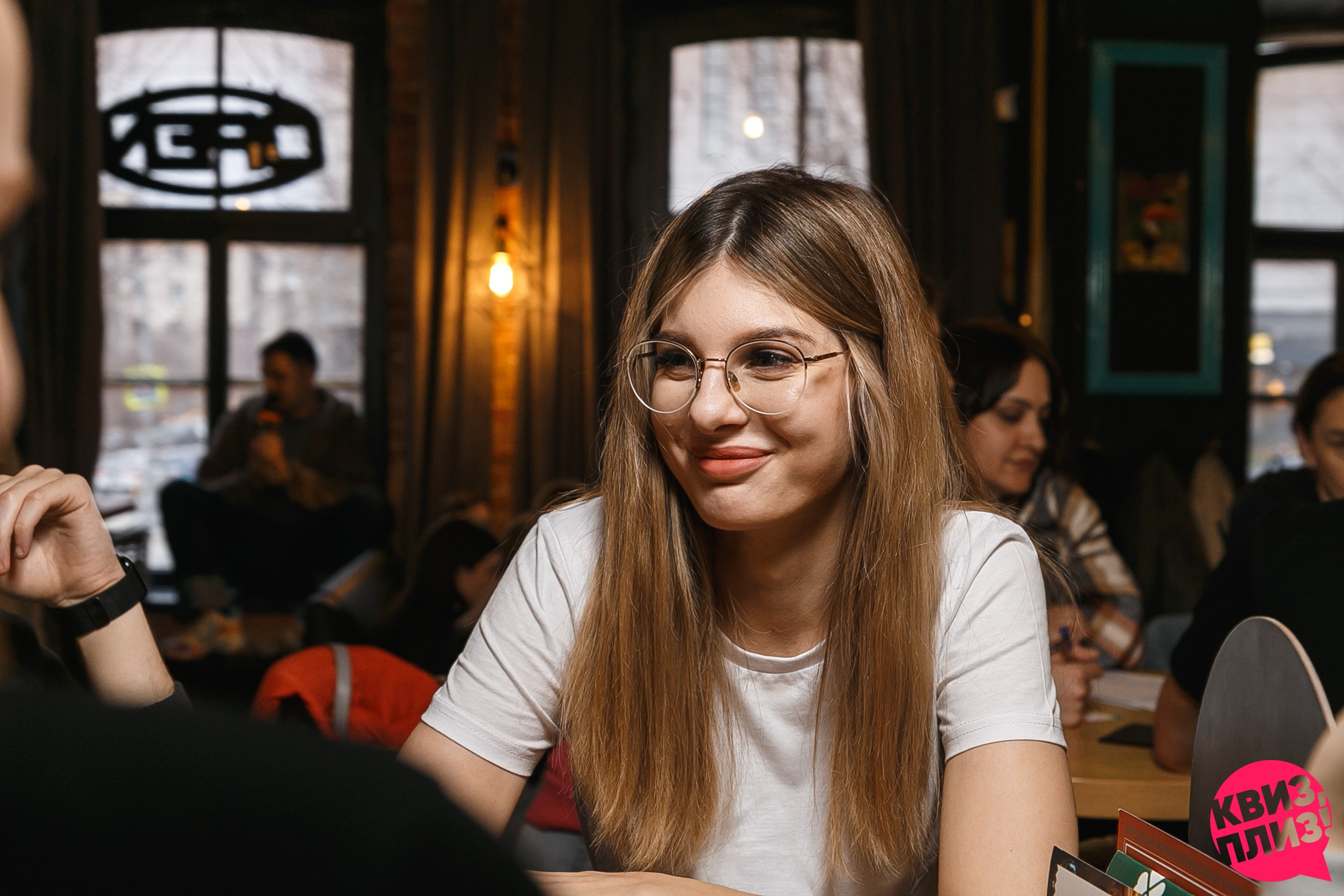 Квиз Плиз в Харатс Пабе. Событийный фотограф Максим Бескоровайновнов