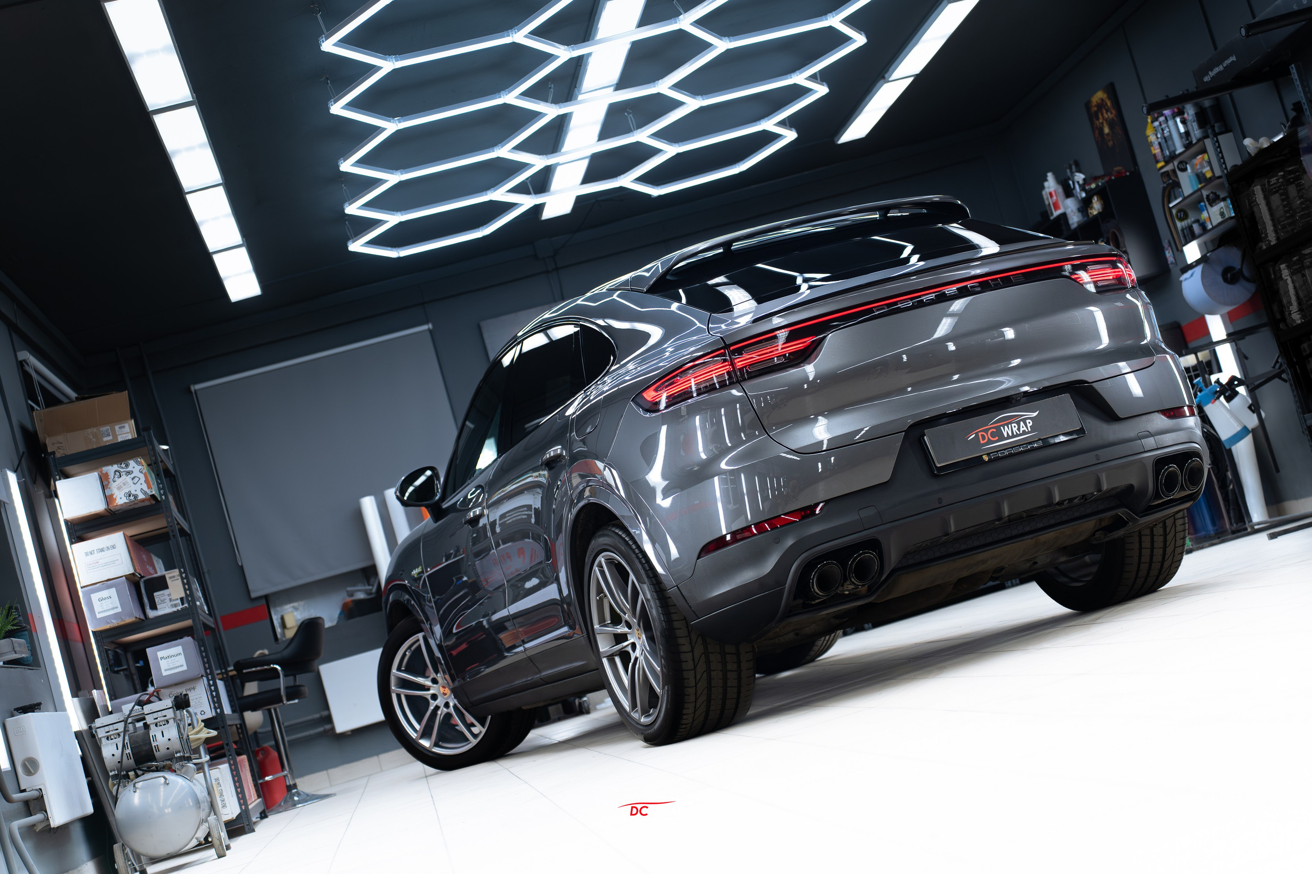 Porsche Cayenne e-hybrid для детейлинга. Автомобильный фотограф в Санкт Петербурге. Евгений Коновалов