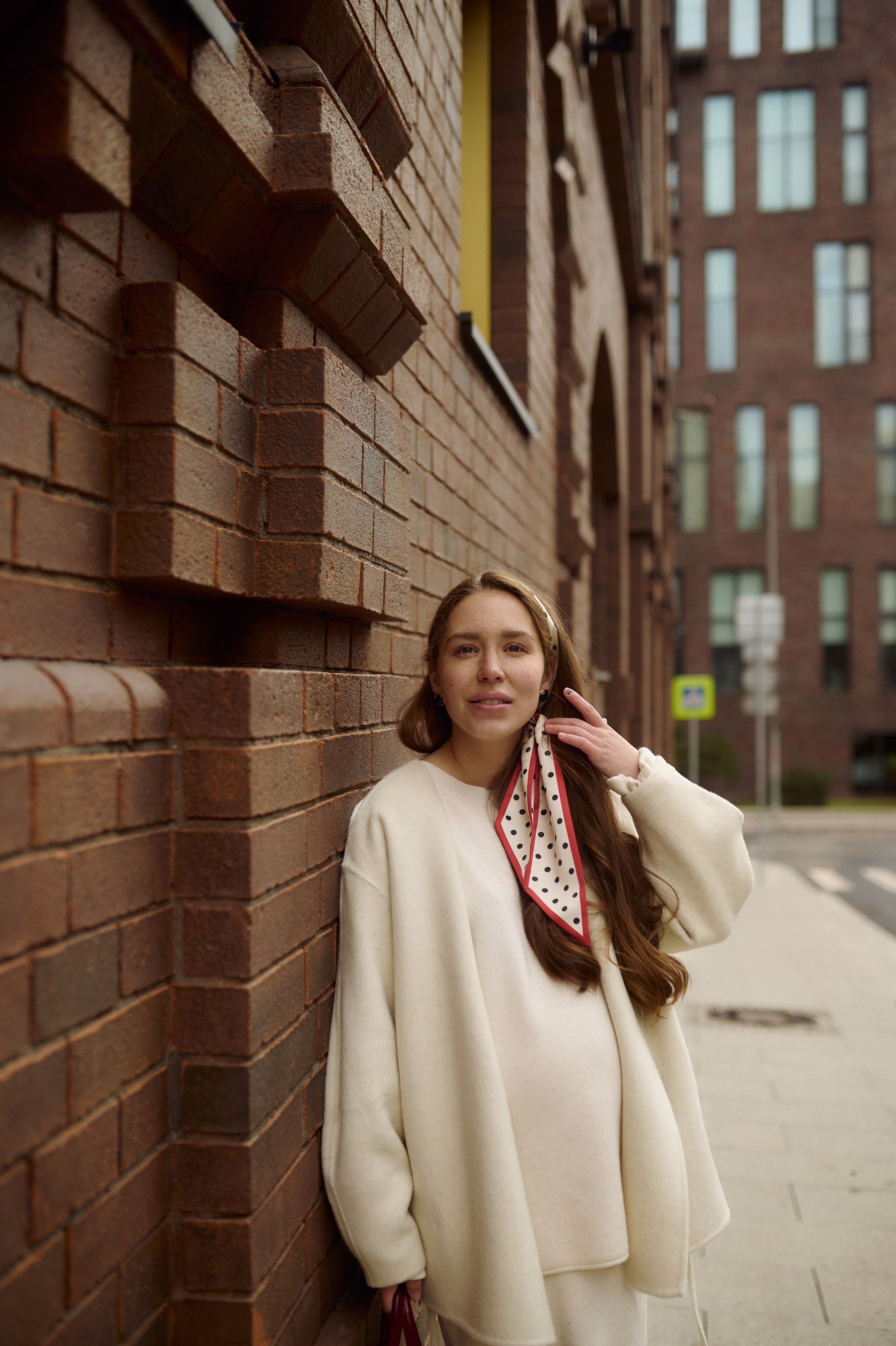 Оля на прогулке по городу. Семейный и свадебный lifestyle-фотограф в Москве Мария Петрова