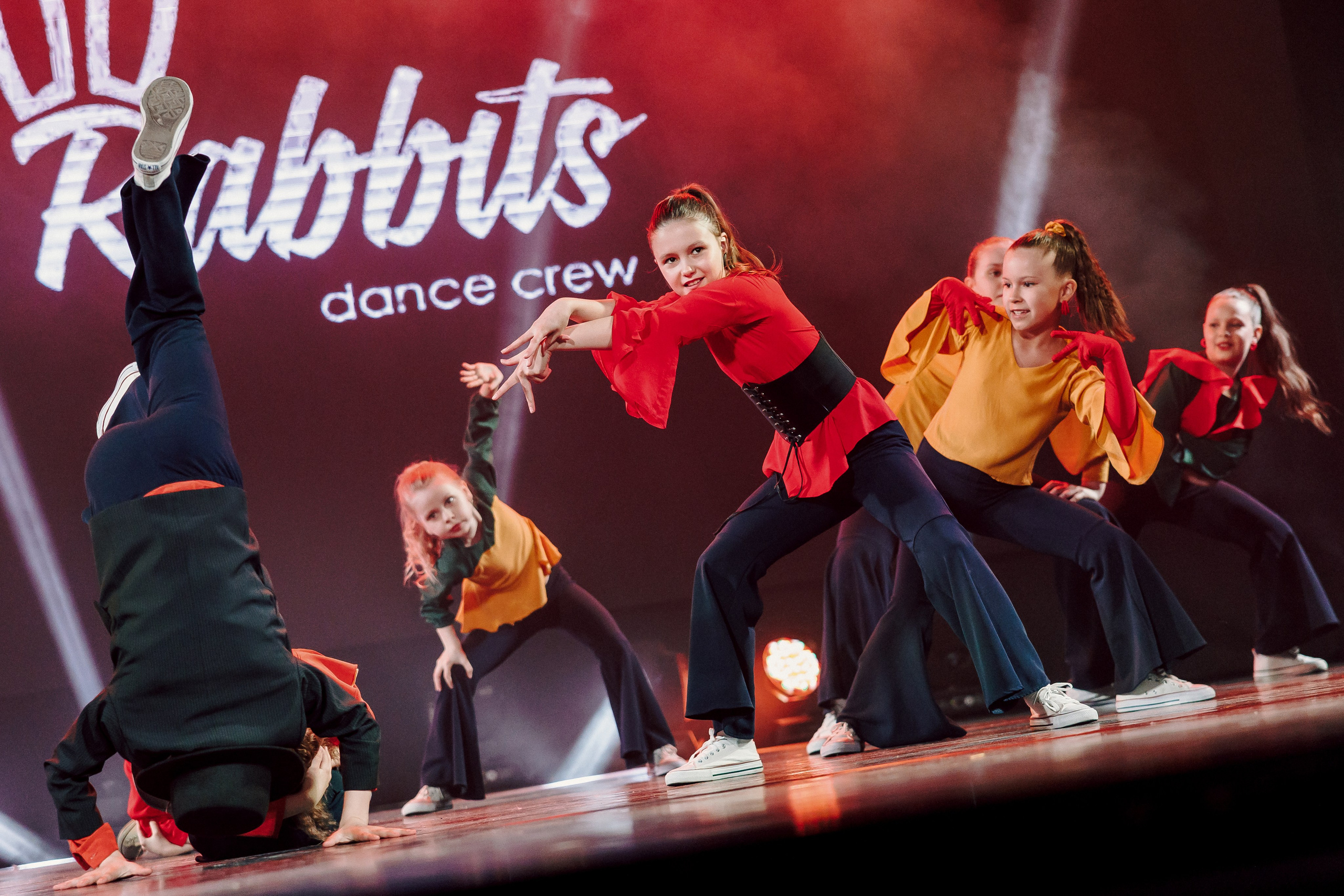 Отчётный концерт танцевальной школы «Red Rabbits» 2025. Лёшка Варзегов — фотограф