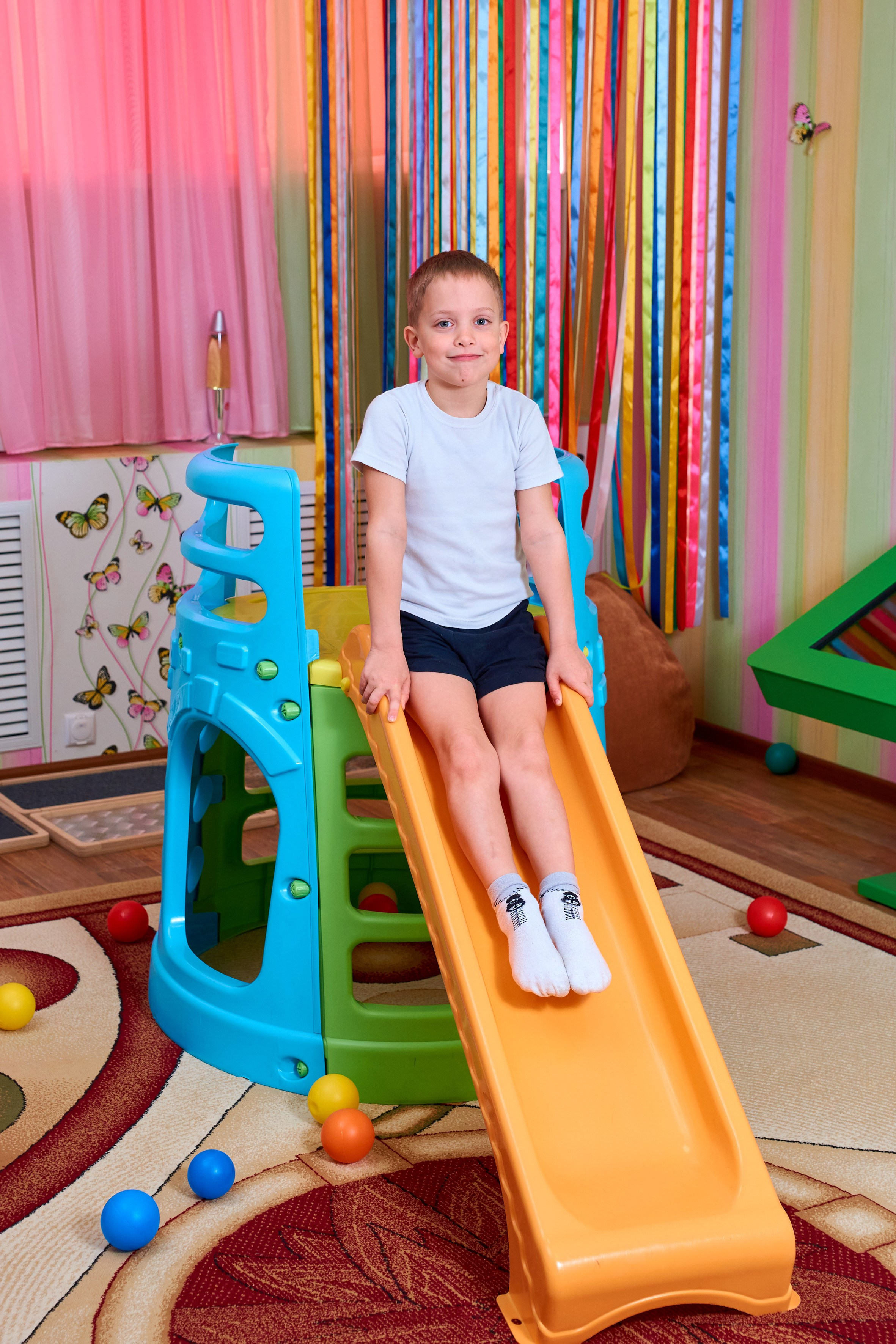 Занятие в спортзале. Childrenfoto.ru