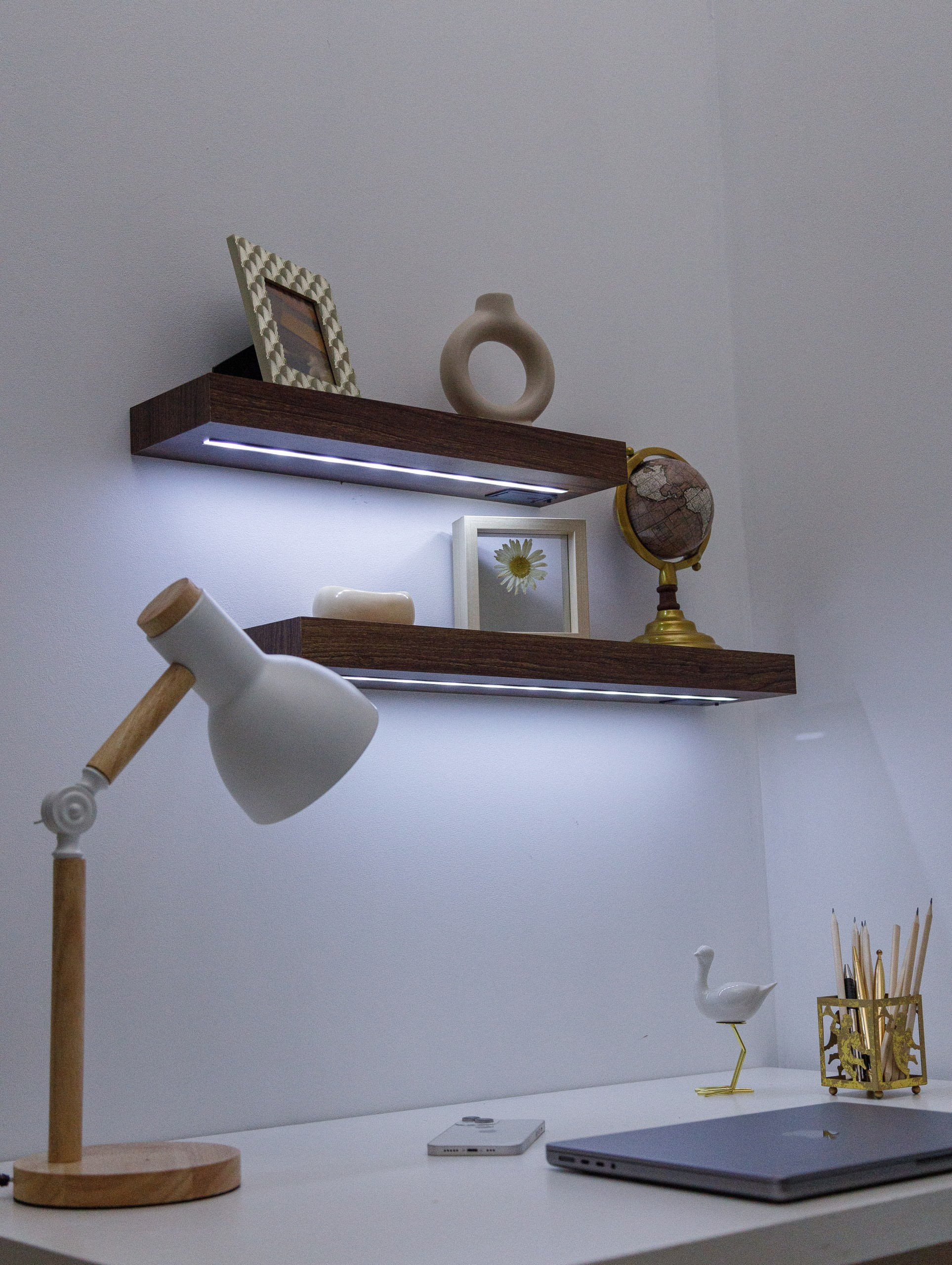 Съёмка полок с подсветкой. Студия коммерческой съемки ХВОЯ