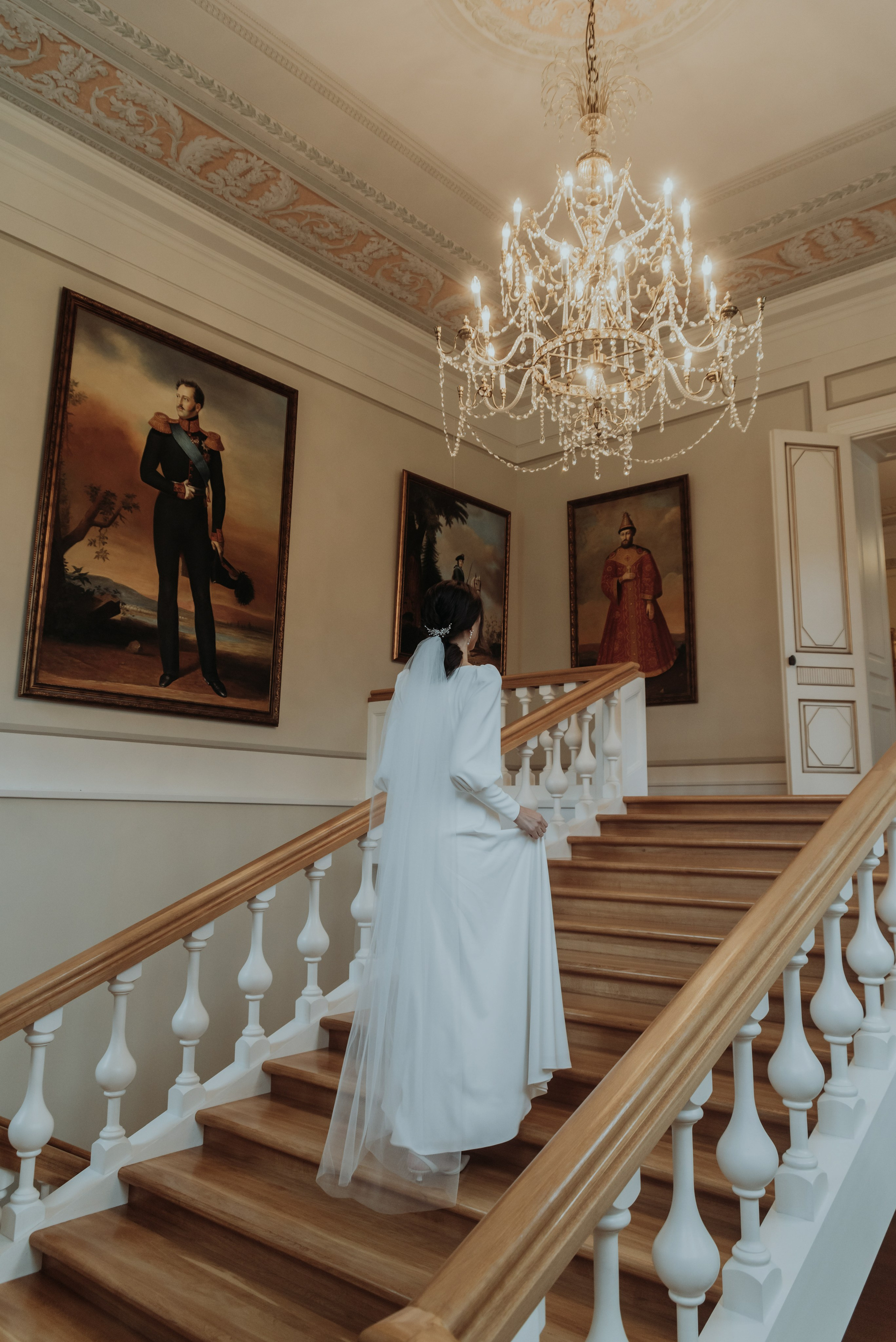 Свадебная фотосессия в Твери в красивой локации в замке в Московской области. Свадебный фотограф в Твери, Москве и Санкт-Петербурге Денисова Екатерина