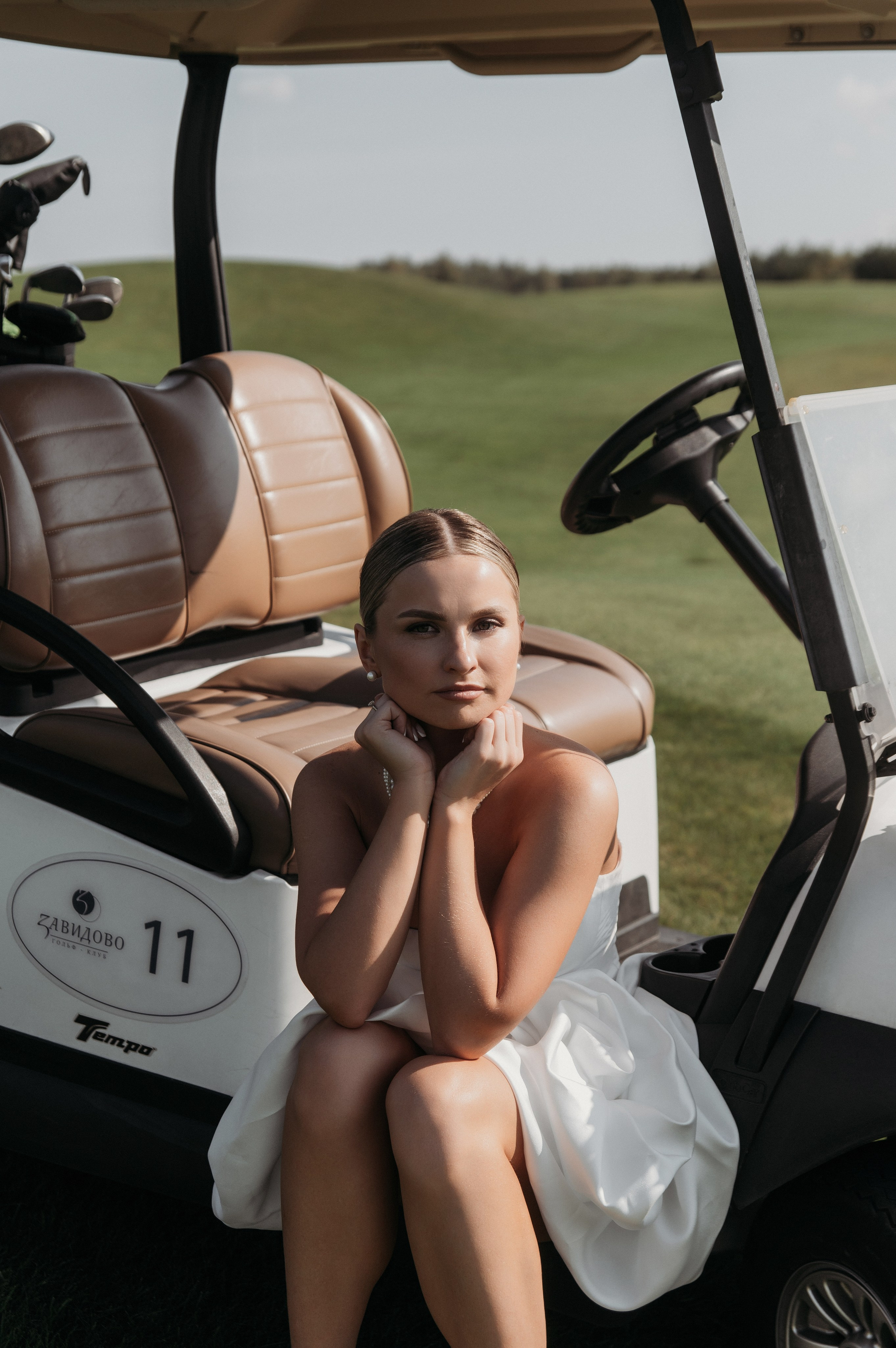 Свадебная фотосессия в Завидово гольф поле с утром невесты и красивым свадебным банкетом. Свадебный фотограф в Твери, Москве и Санкт-Петербурге Денисова Екатерина