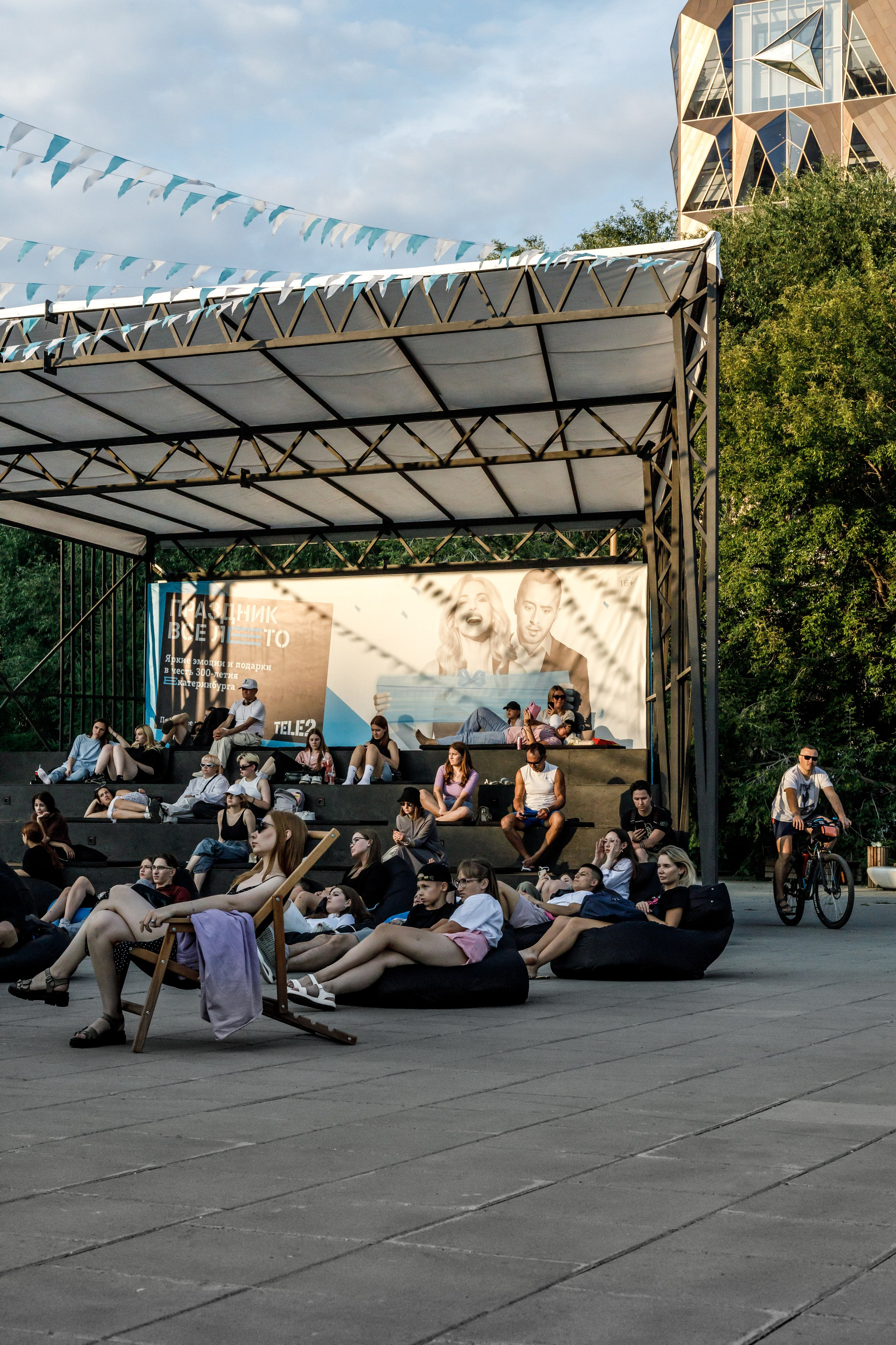 Павильон TELE 2 в центре Екатеринбурга. Интерьерный фотограф. Фотограф архитектуры