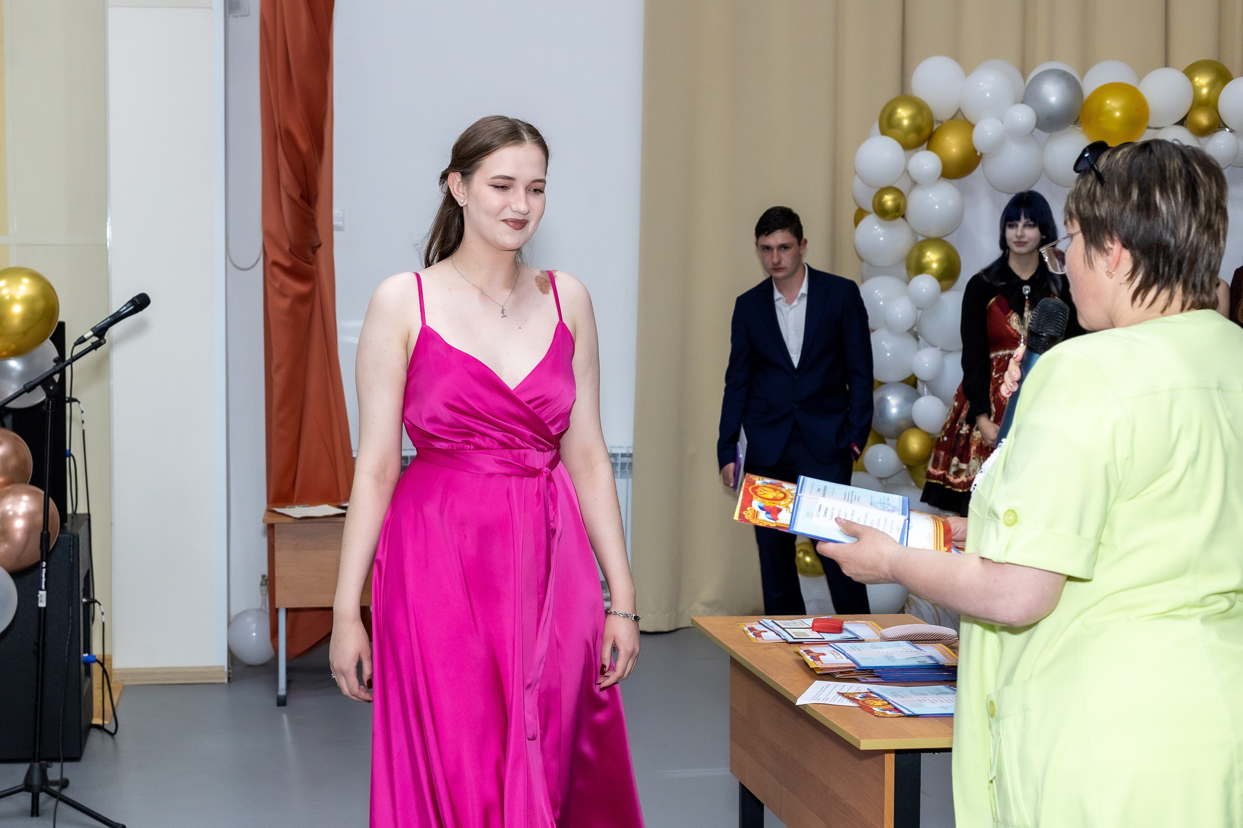 Вручение аттестата 2025. Выпускные альбомы Майкоп, Краснодар Елена Золотарева