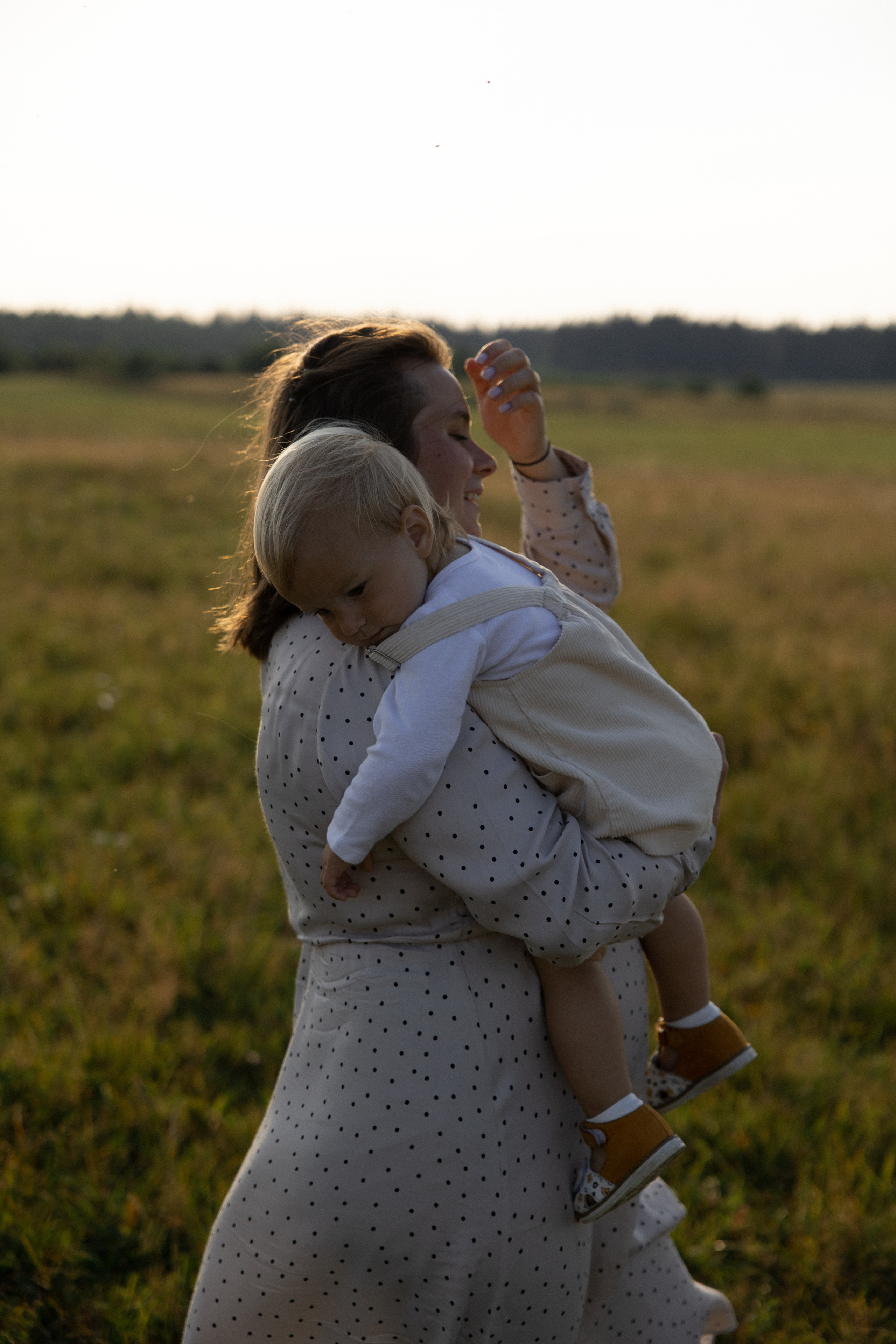 Семейная в поле. Свадебный фотограф в Санкт — Петербурге и Ленинградской о
