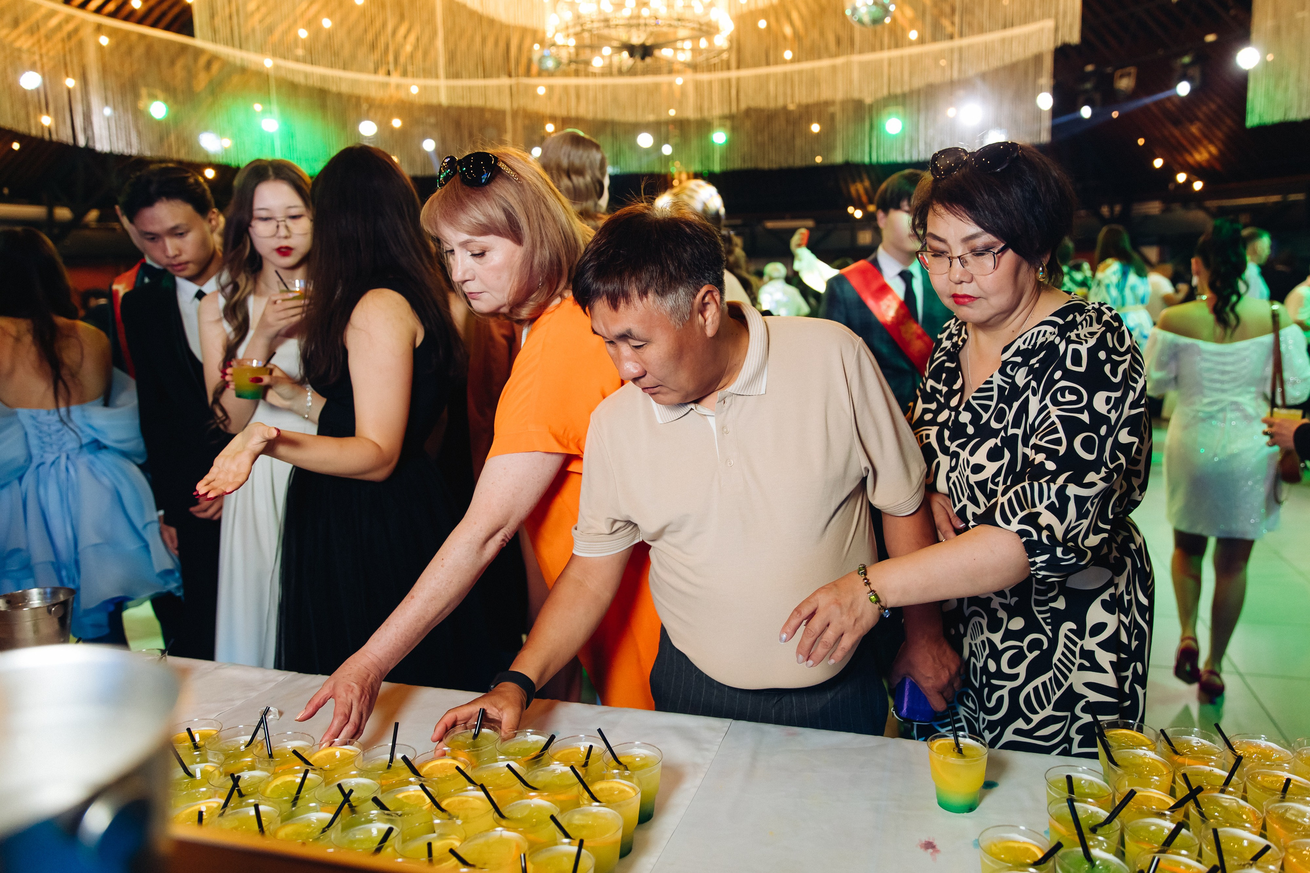 Выпускной вечер. 49 школа. Баран на корове. Свадебный и семейный фотограф в Улан-Удэ