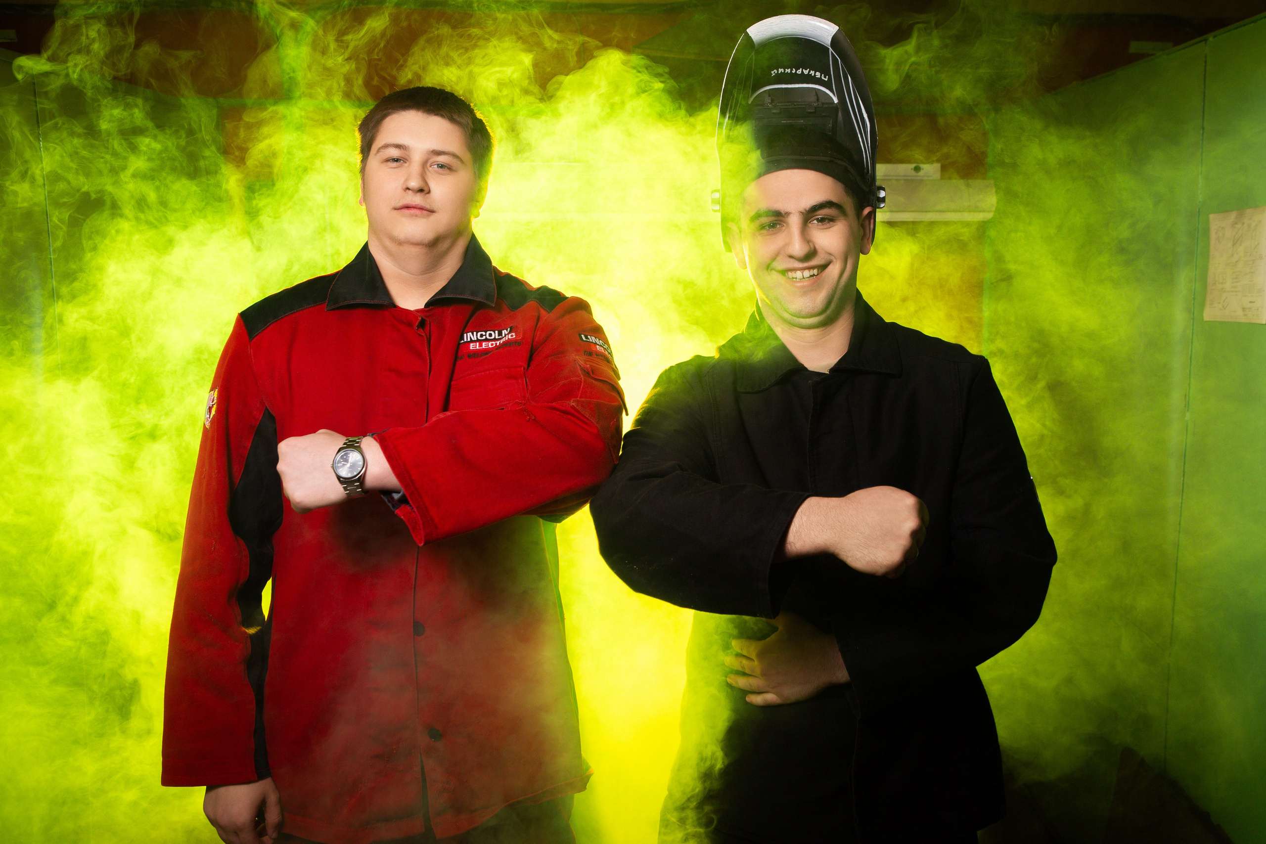 Фотосессия в Цеху для Выпускников Сварочного Производства | Твой Альбом Мценск. ТВОЙ АЛЬБОМ / ТВОИ ПРАВИЛА