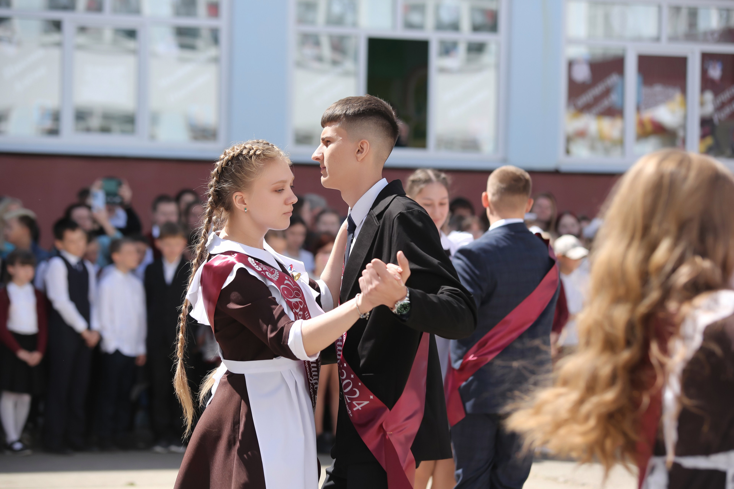 ЛИНЕЙКА «ПОСЛЕДНИЙ ЗВОНОК» 9 ШКОЛА 2024 г МЦЕНСК. ТВОЙ АЛЬБОМ / ТВОИ ПРАВИЛА