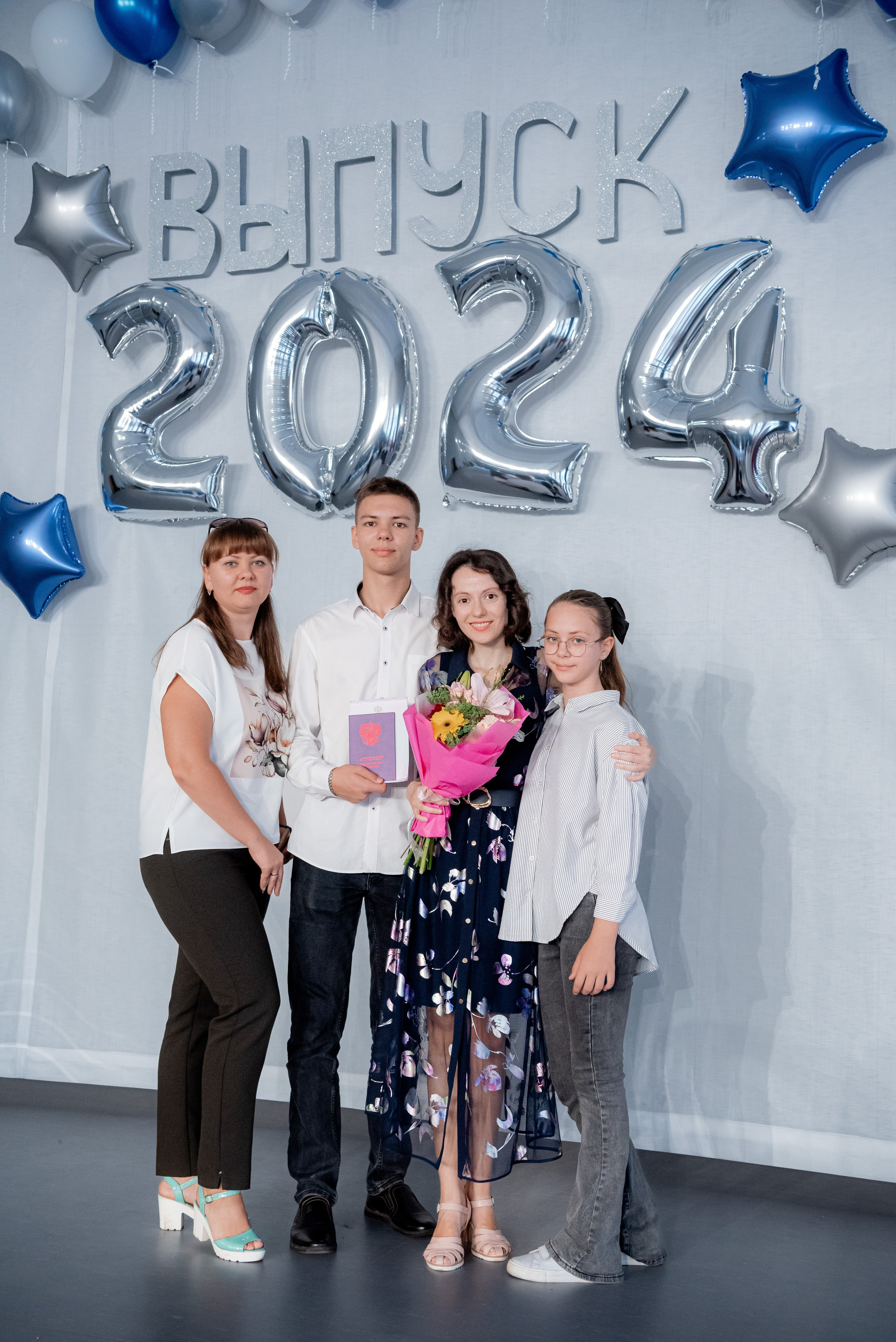 86 школа. Вручение. ДК Тракторозаводского района. Фотограф в Волгограде и Волжском Александр Горбань