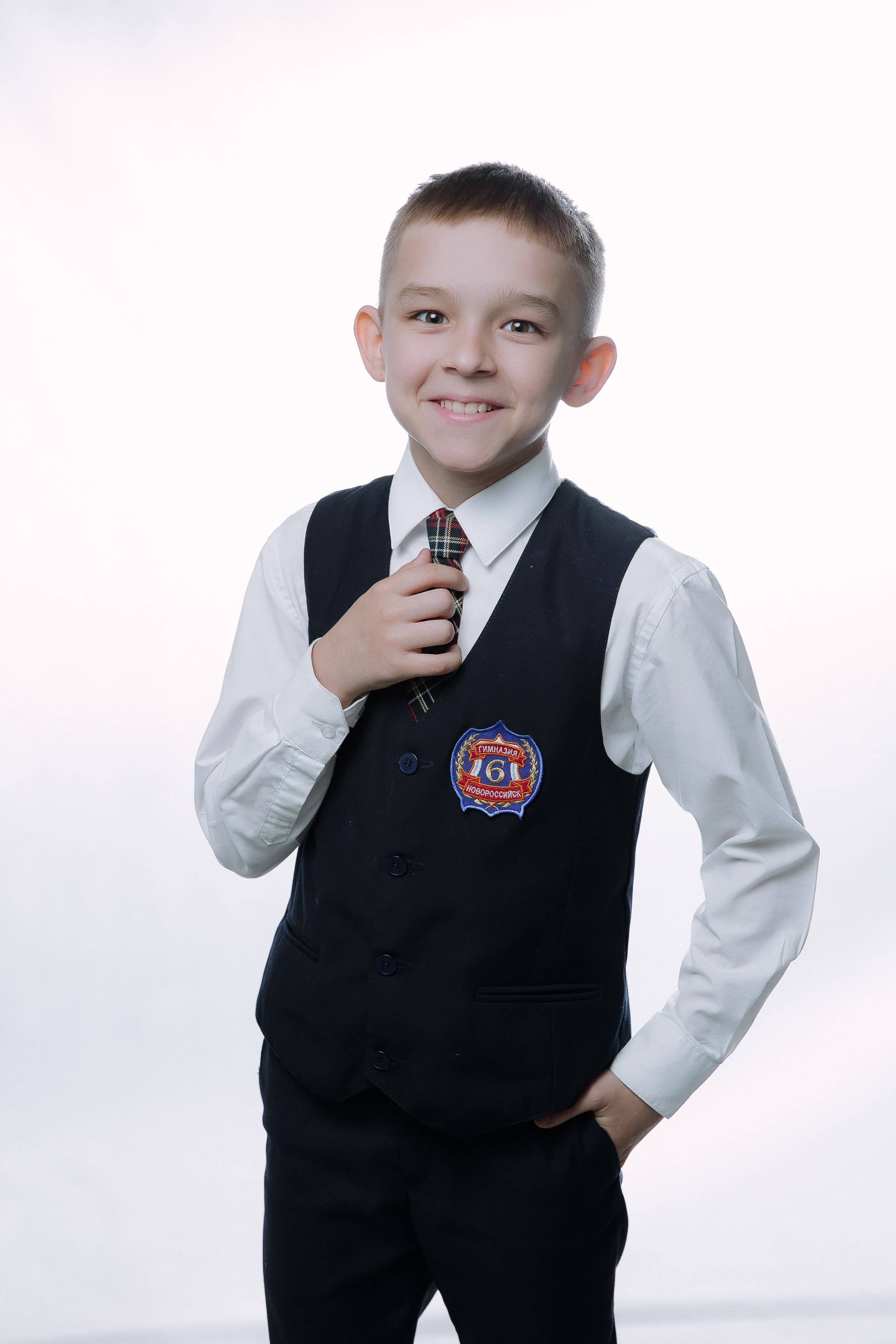 Портрет на светлом фоне- начальная школа. Выпускные альбомы Натальи Бутко: Новороссийск, Анапа, Геленджик