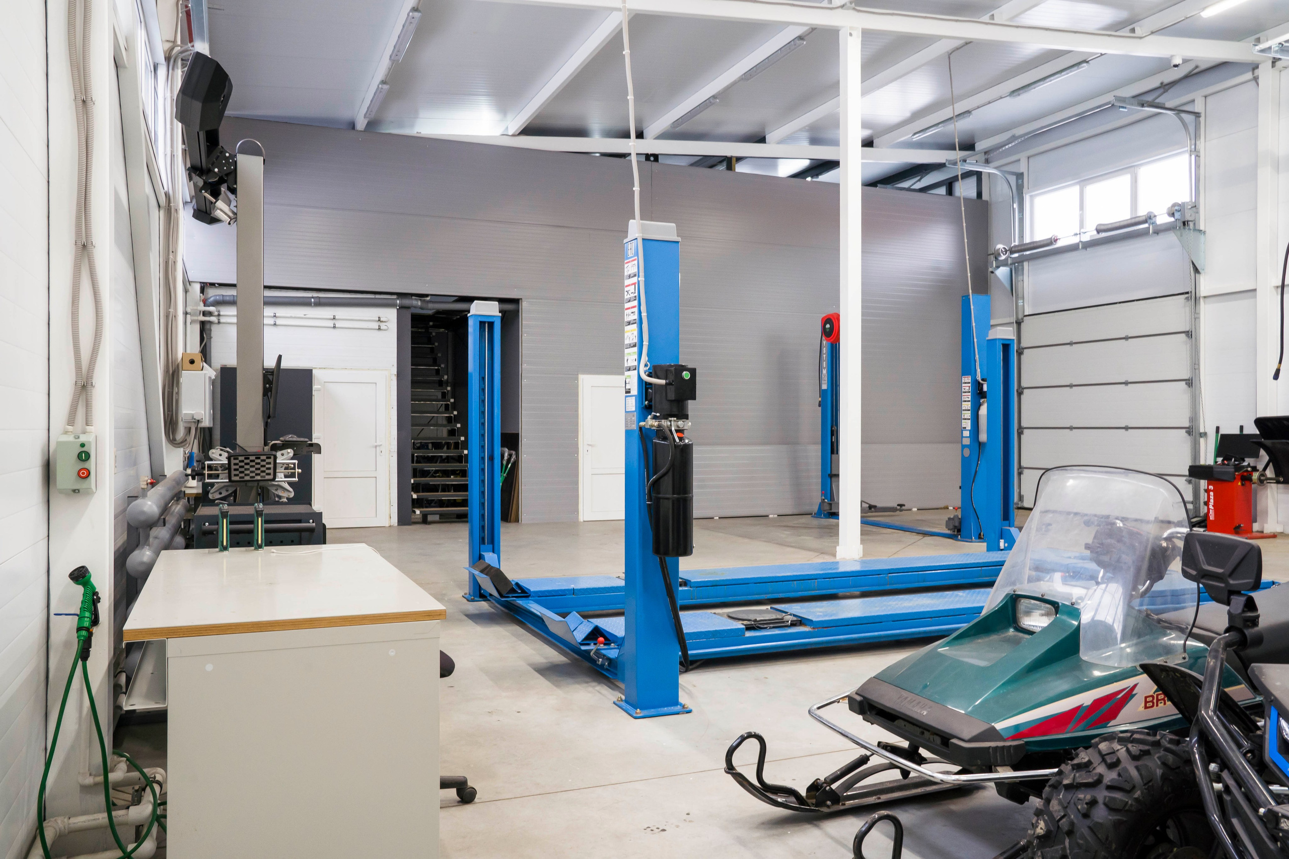 Съемка автосервиса автомойки. Фотограф в Санкт-Петербурге. Репортажная и все съёмки для бизнеса