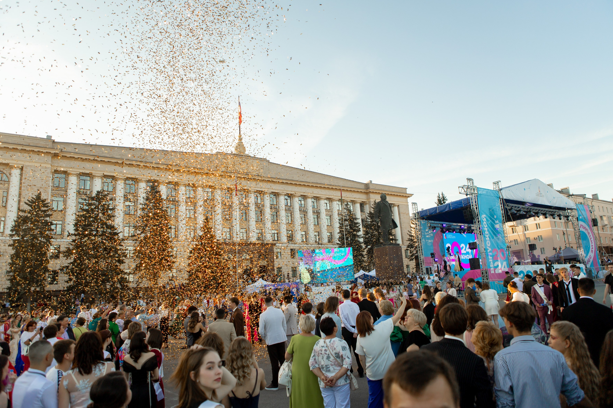 Выпускной Гимназия 12 2024 г. Свадебный и портретный Фотограф в Липецке Дмитрий Котюков
