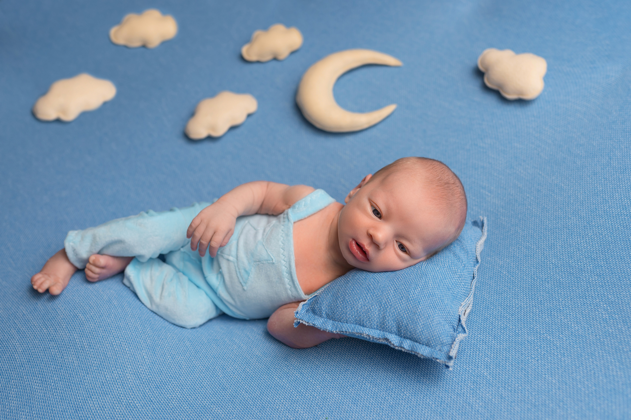 Фотосессия новорожденного дома: естественная красота в каждом уголке вашего дома.