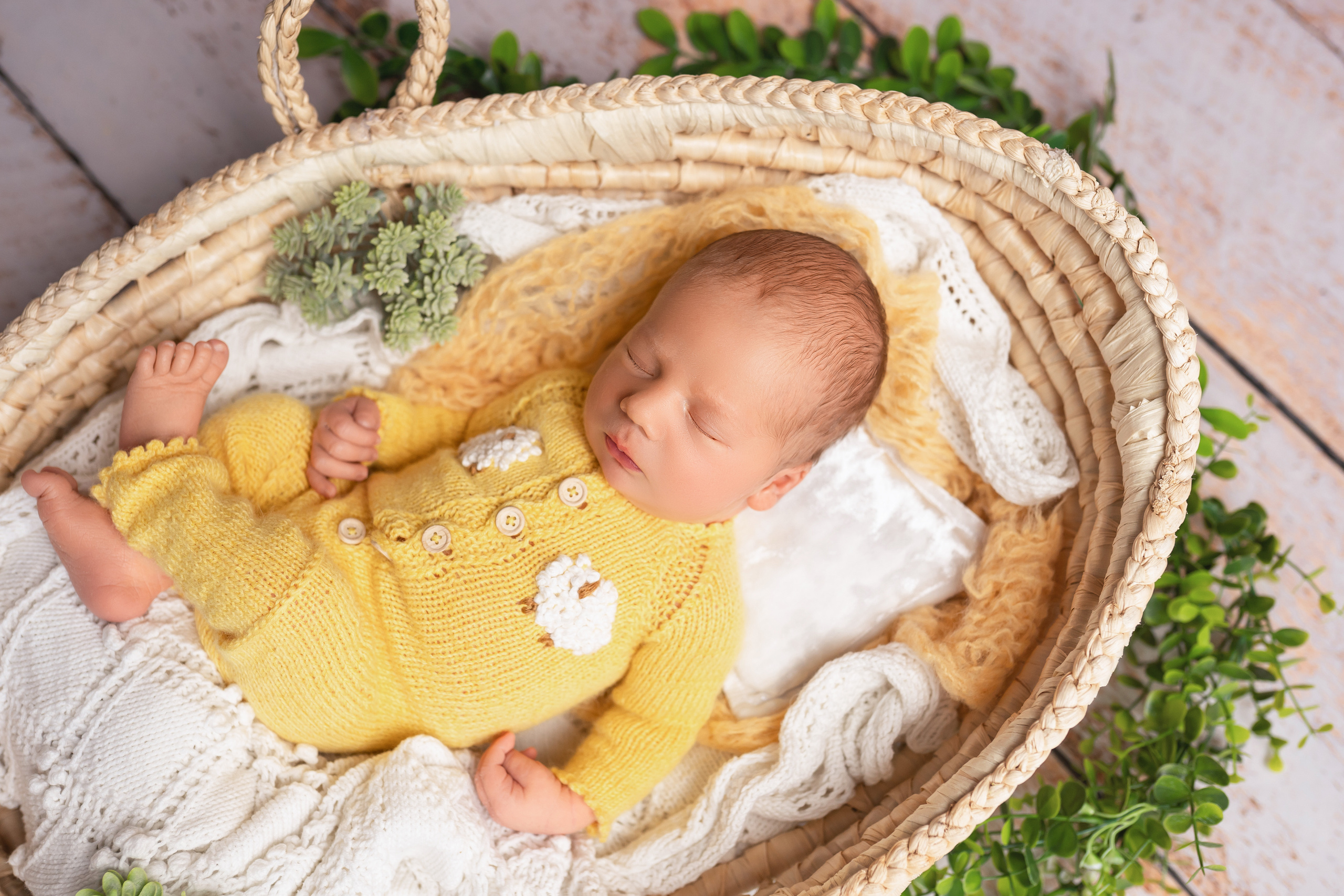 Новорожденные малыши: яркие и нежные кадры первых месяцев жизни