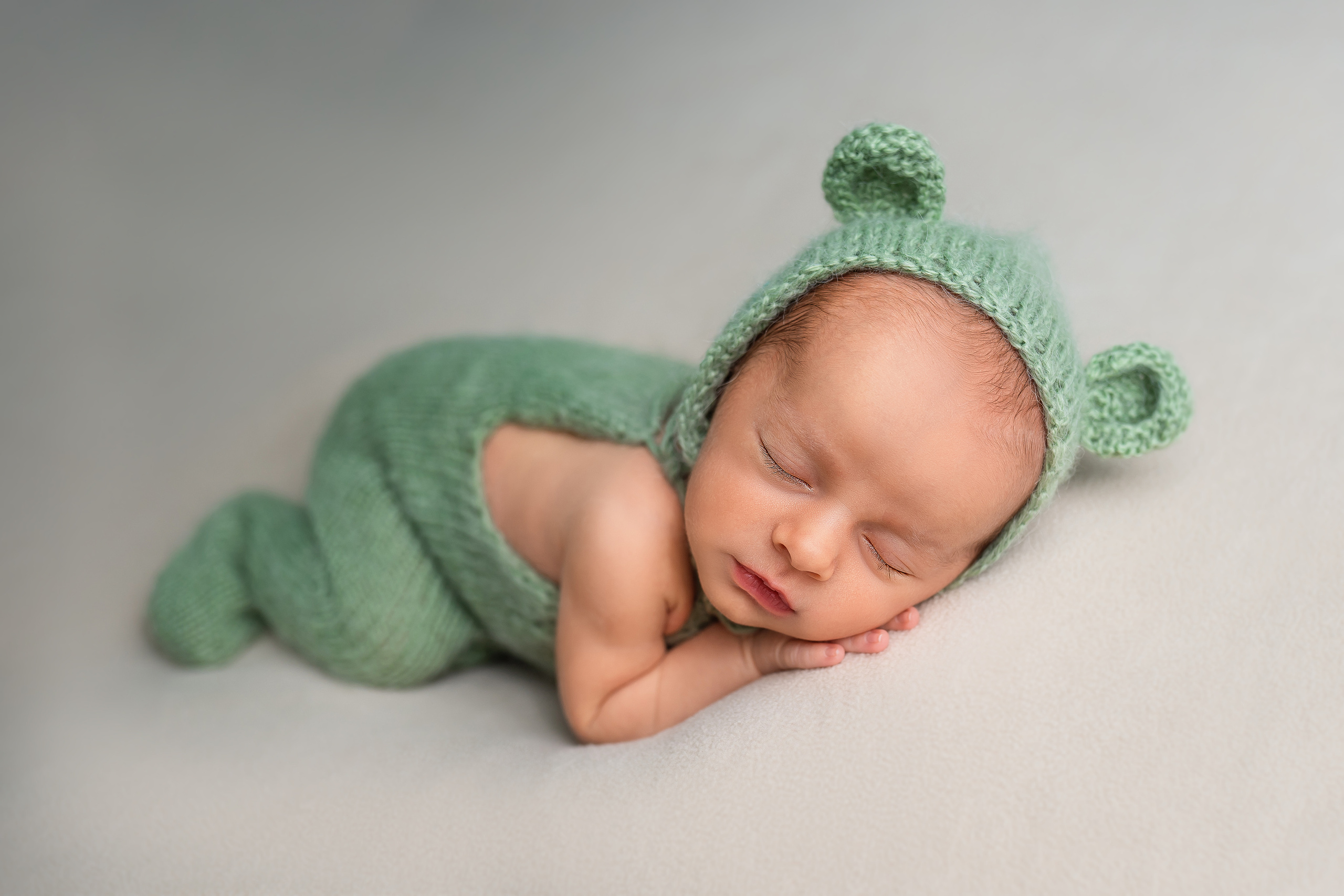 Услуги фотографа для новорожденных: качественные снимки в уюте вашего дома