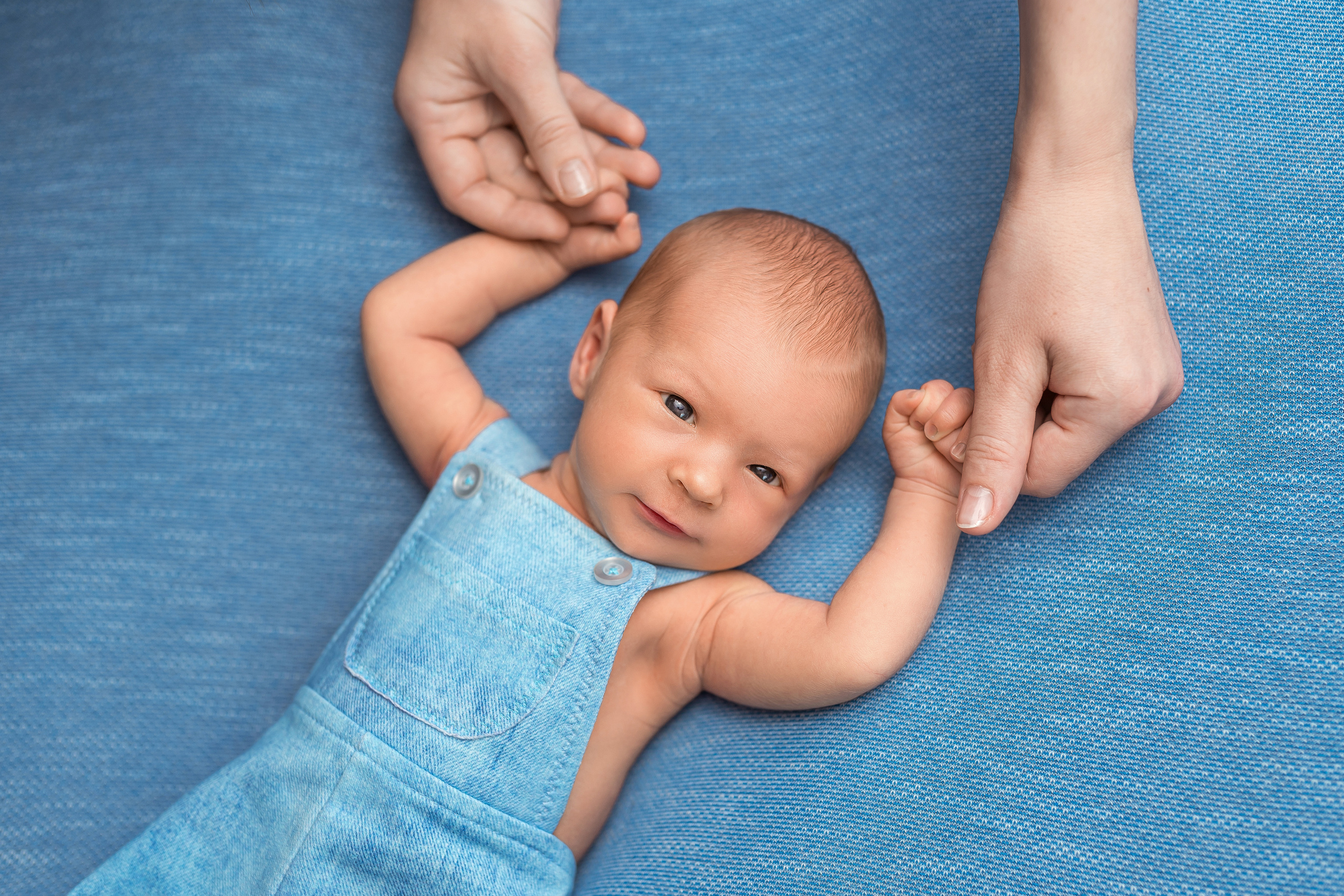 Фотографии младенцев: легкость и естественность в каждом кадре.