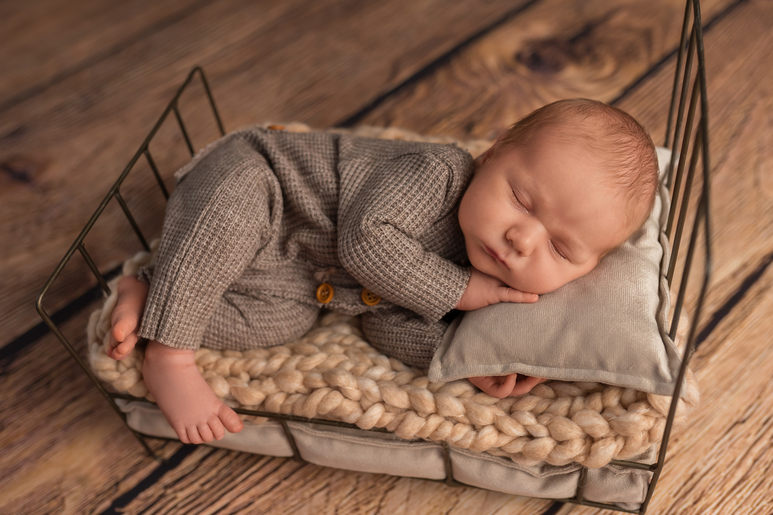 Фотосъемка новорожденных дома: создание домашнего уюта в каждом кадре.