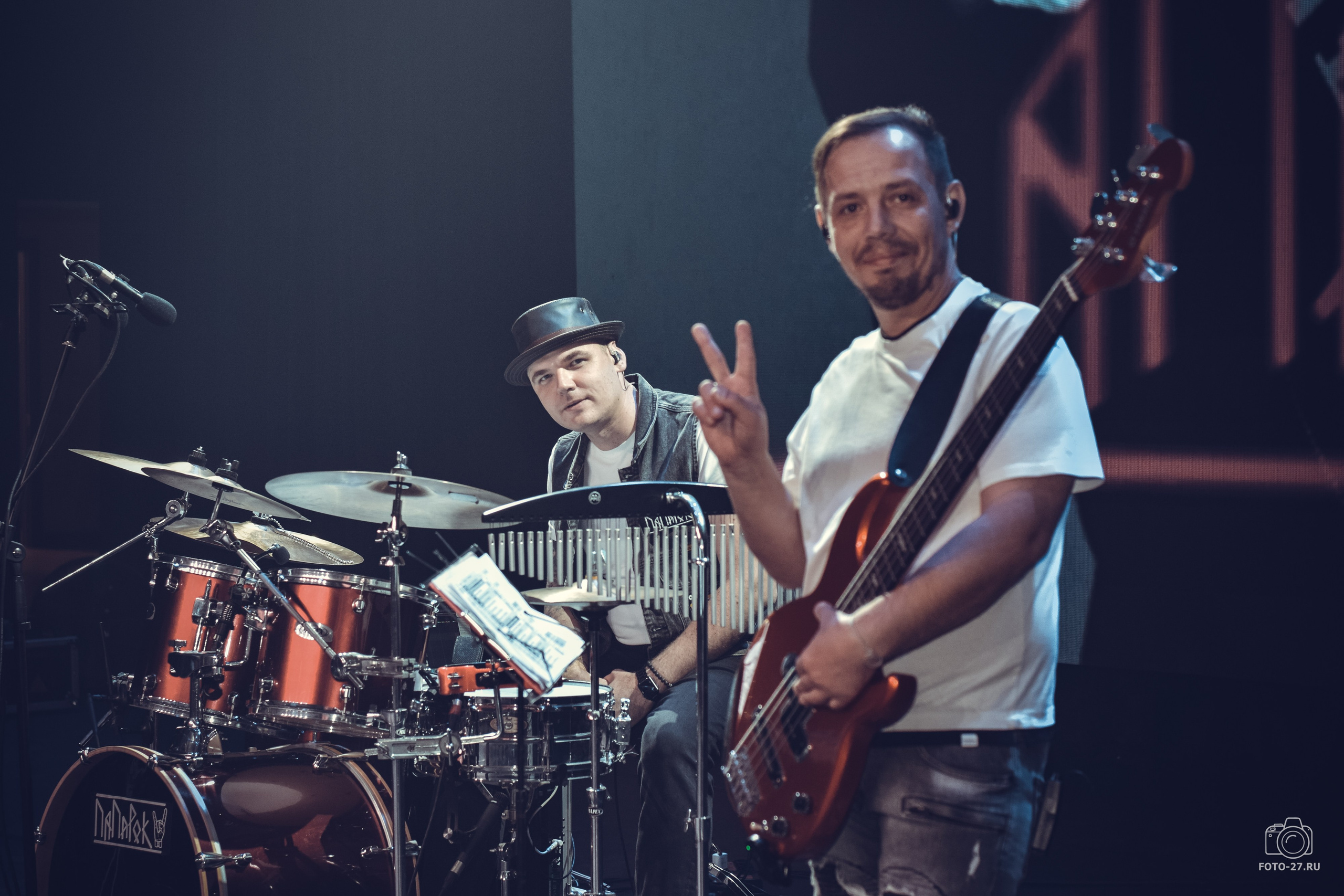 Антон Курдюмов фотограф в Хабаровске Рина Курдюмова фото27 foto27 Антон Дорофеев репортажный репортаж документалист Тони и Рина фотосоздатели ПаПаРоК Философия и любовь сольный концерт ОДОРА Хабаровск