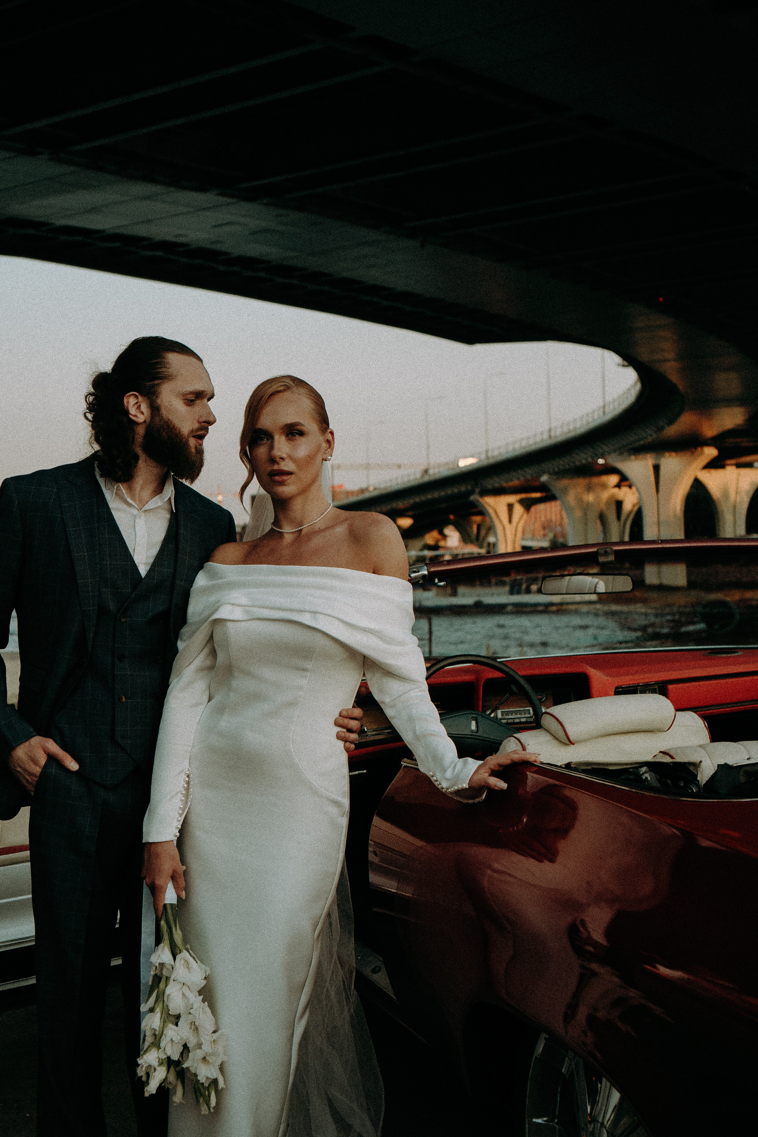 СВАДЕБНАЯ СЬЕМКА ВОЗЛЕ МСОТА БЕТАНКУРА НА КАБРИОЛЕТЕ. Профессиональный фотограф, Санкт-Петербург — Виктория Богомолова