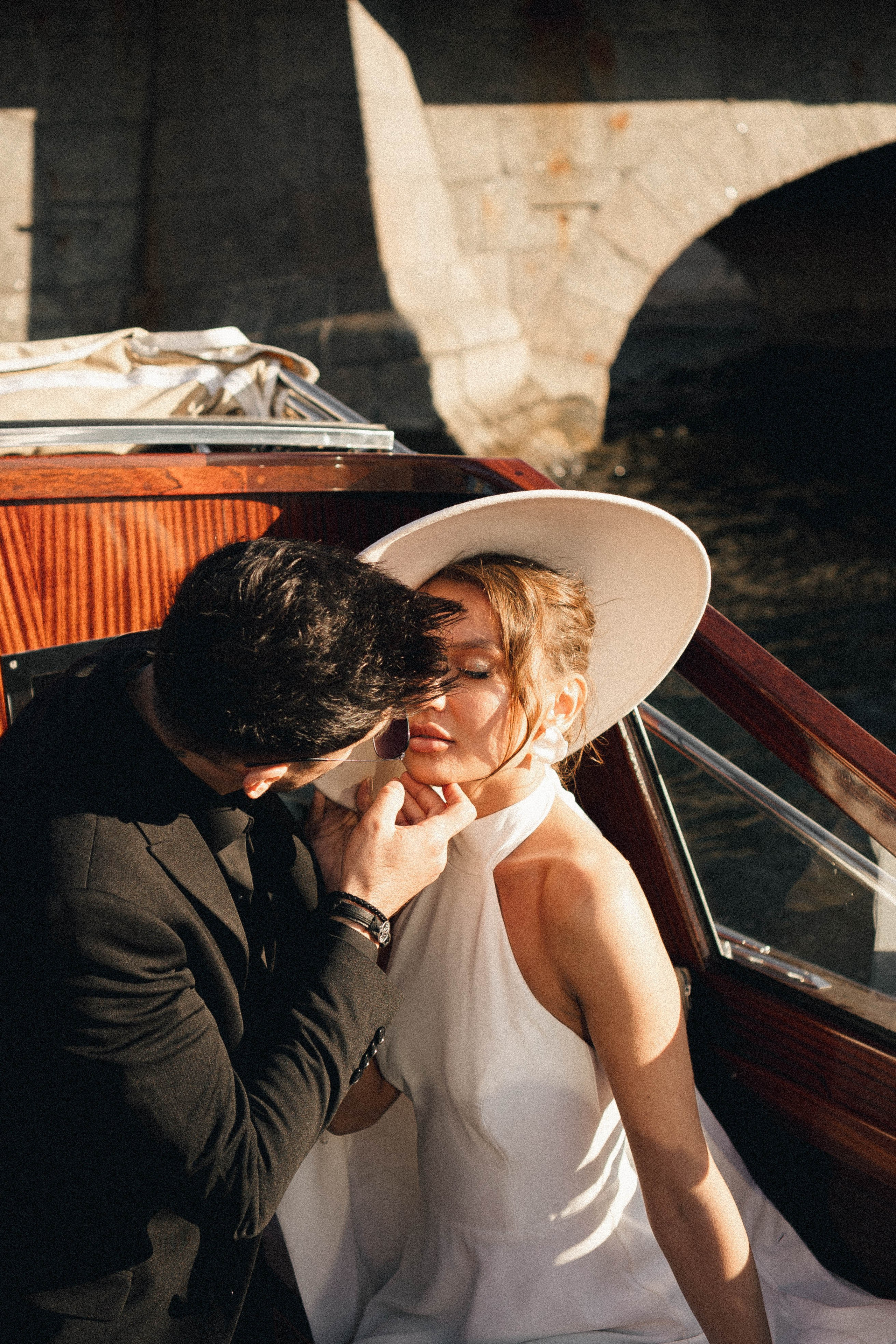 СВАДЕНБНАЯ СЬЕМКА НА КАТЕРЕ ПО КАНАЛАМ САНКТ-ПЕТЕРБУРГА И В АКВАТОРИИ НЕВЫ. Профессиональный фотограф, Санкт-Петербург — Виктория Богомолова