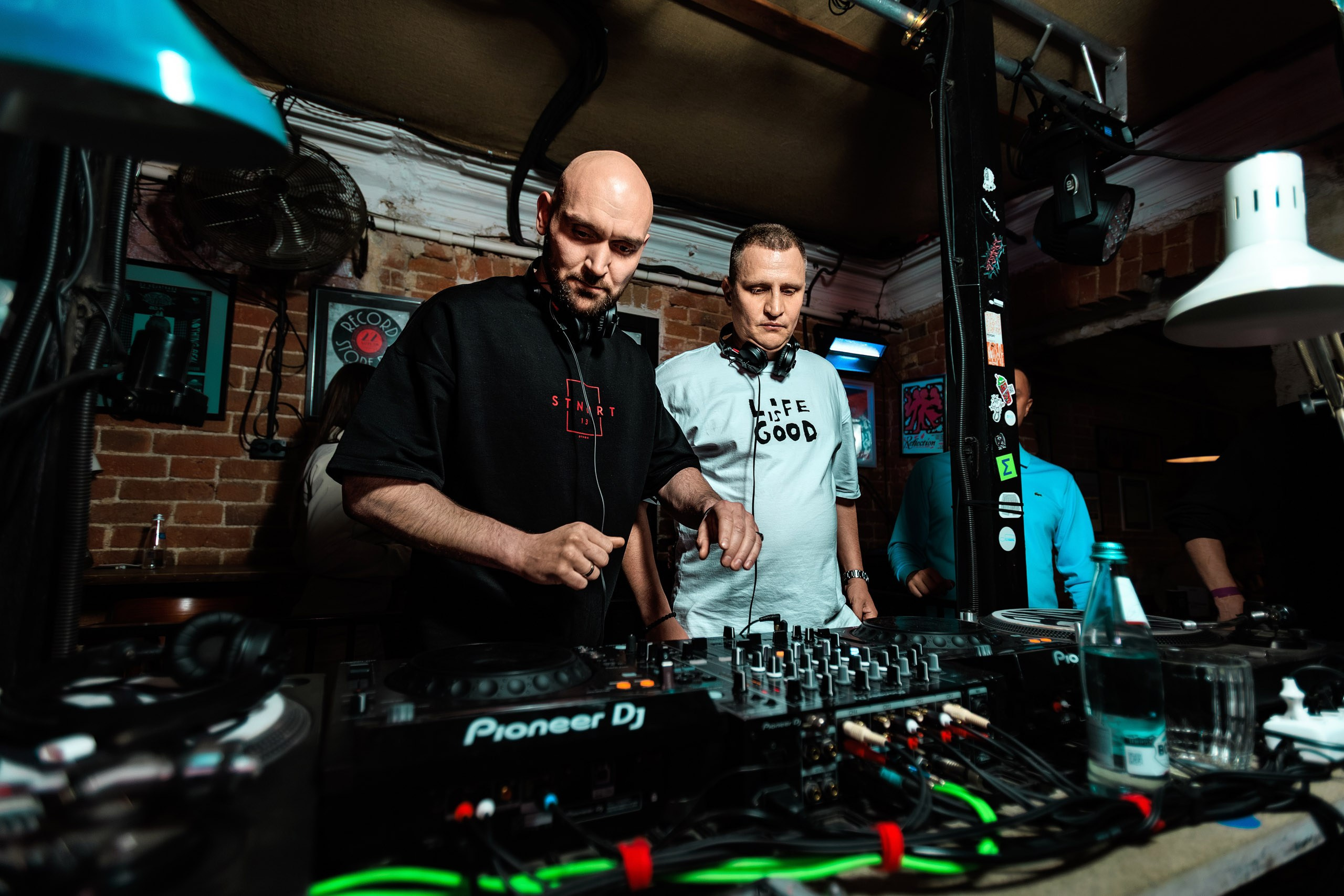 Octave (Ro) x stndrt13. Репортажный фотограф Екатеринбург | Яркий, качественный репортаж | Концерты, клубы, репортаж, праздники, корпоративы