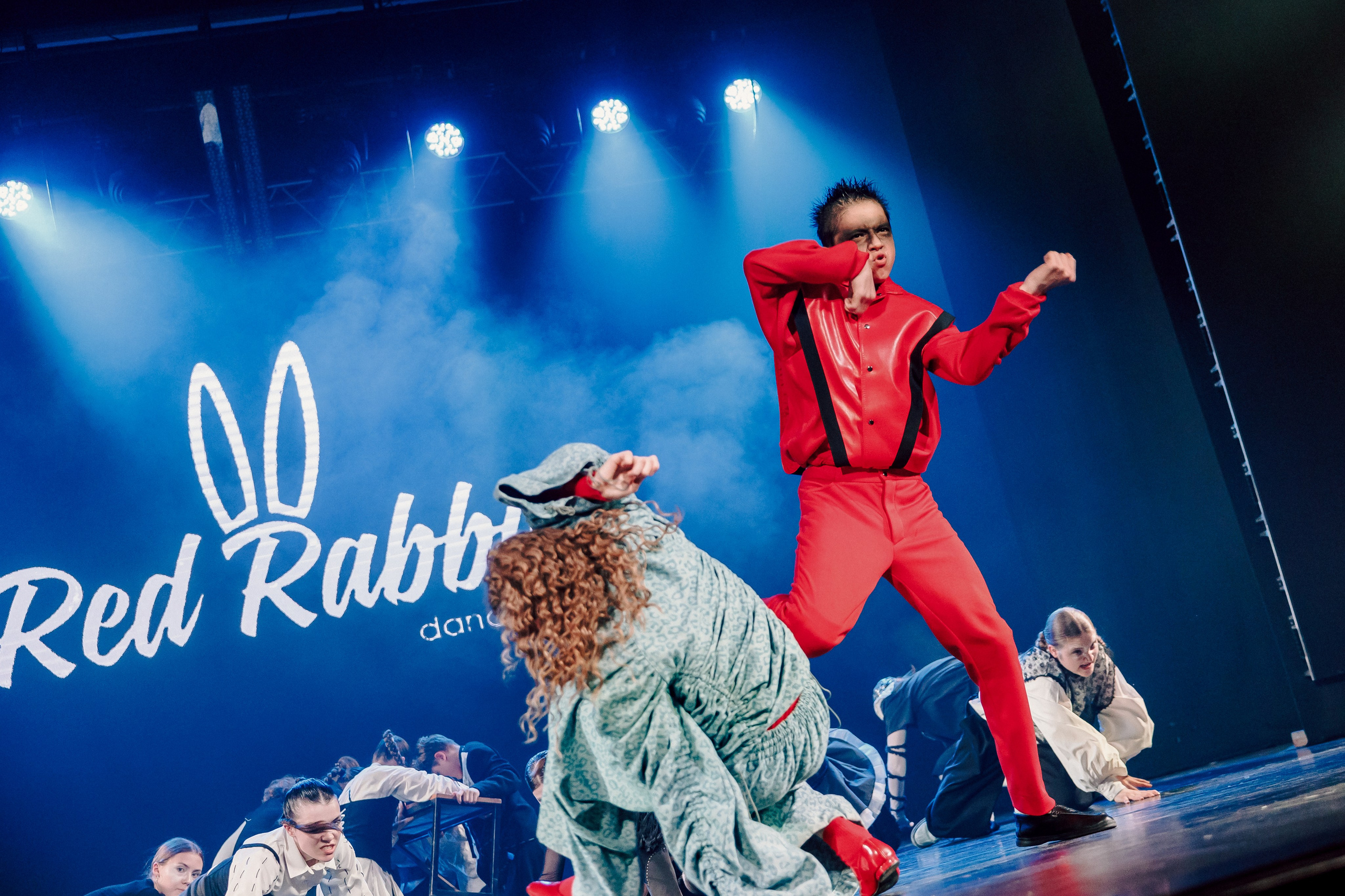 Отчётный концерт танцевальной школы «Red Rabbits» 2025. Лёшка Варзегов — фотограф